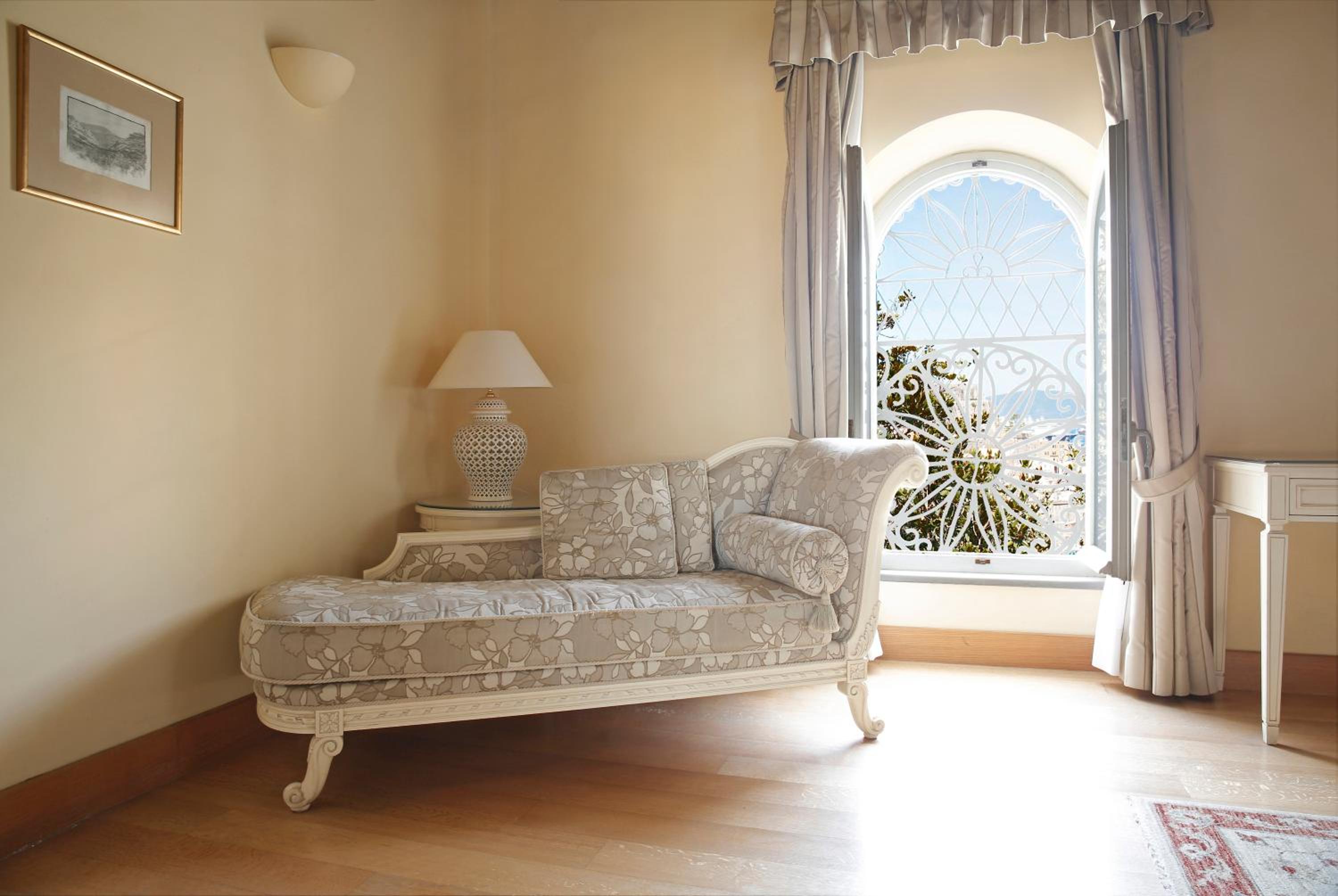 Suite with Fortress View - Photo 14