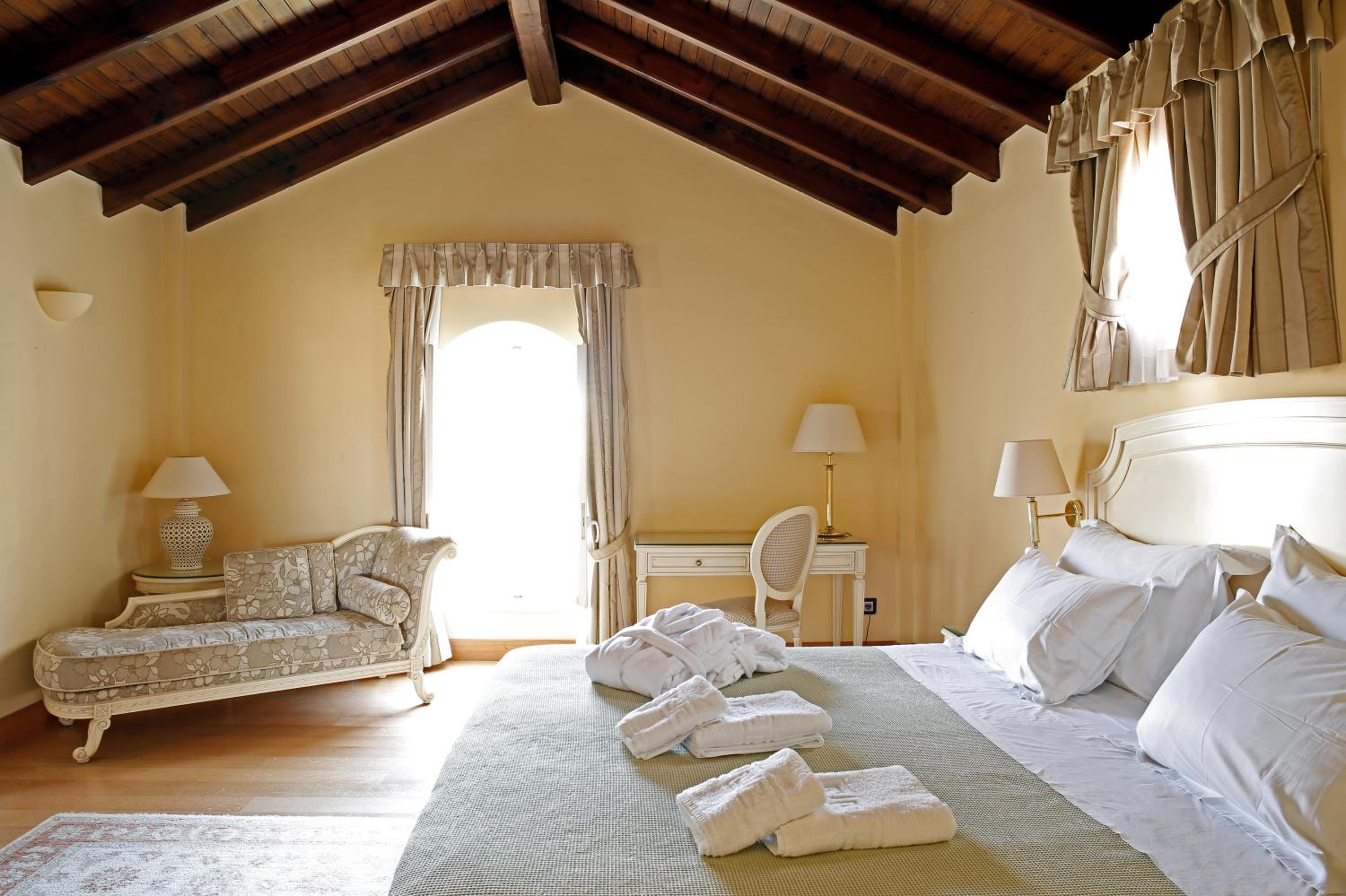 Suite with Fortress View - Photo 17