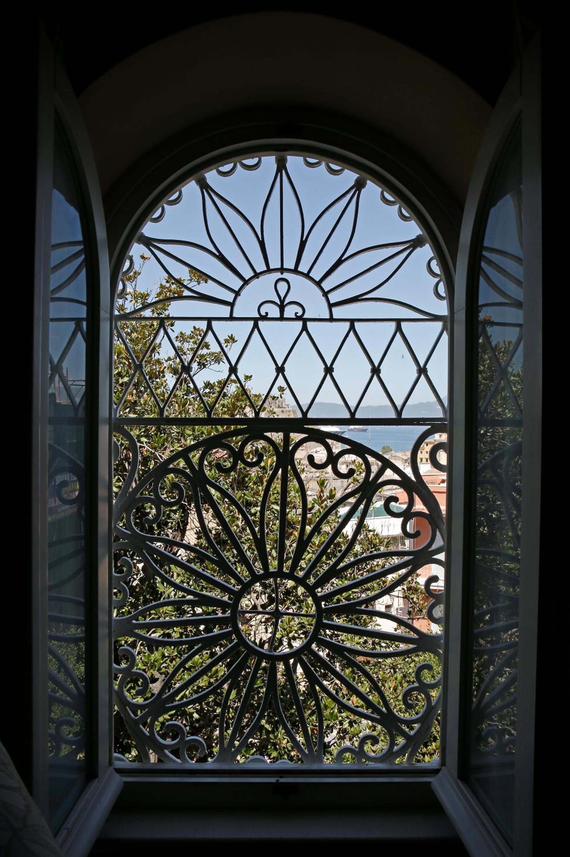 Suite with Fortress View - Photo 21