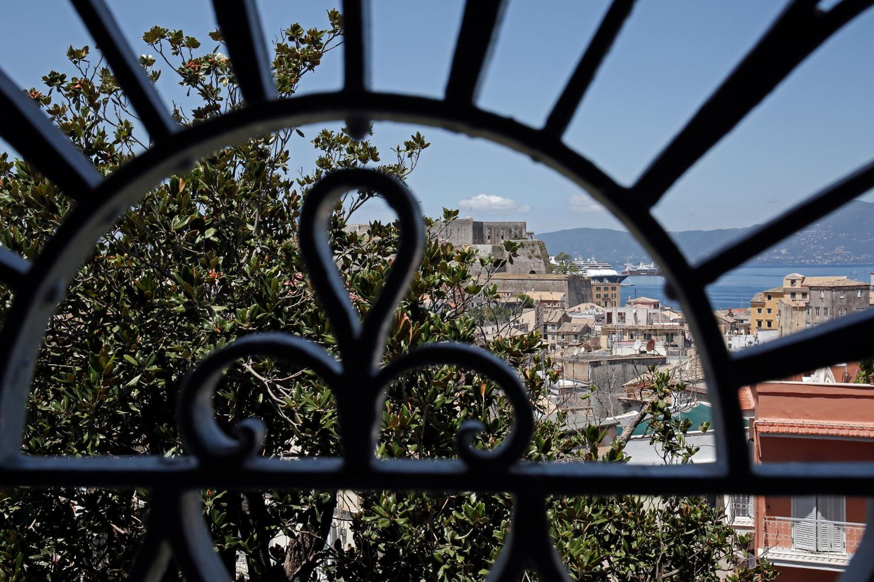 Suite with Fortress View - Photo 18