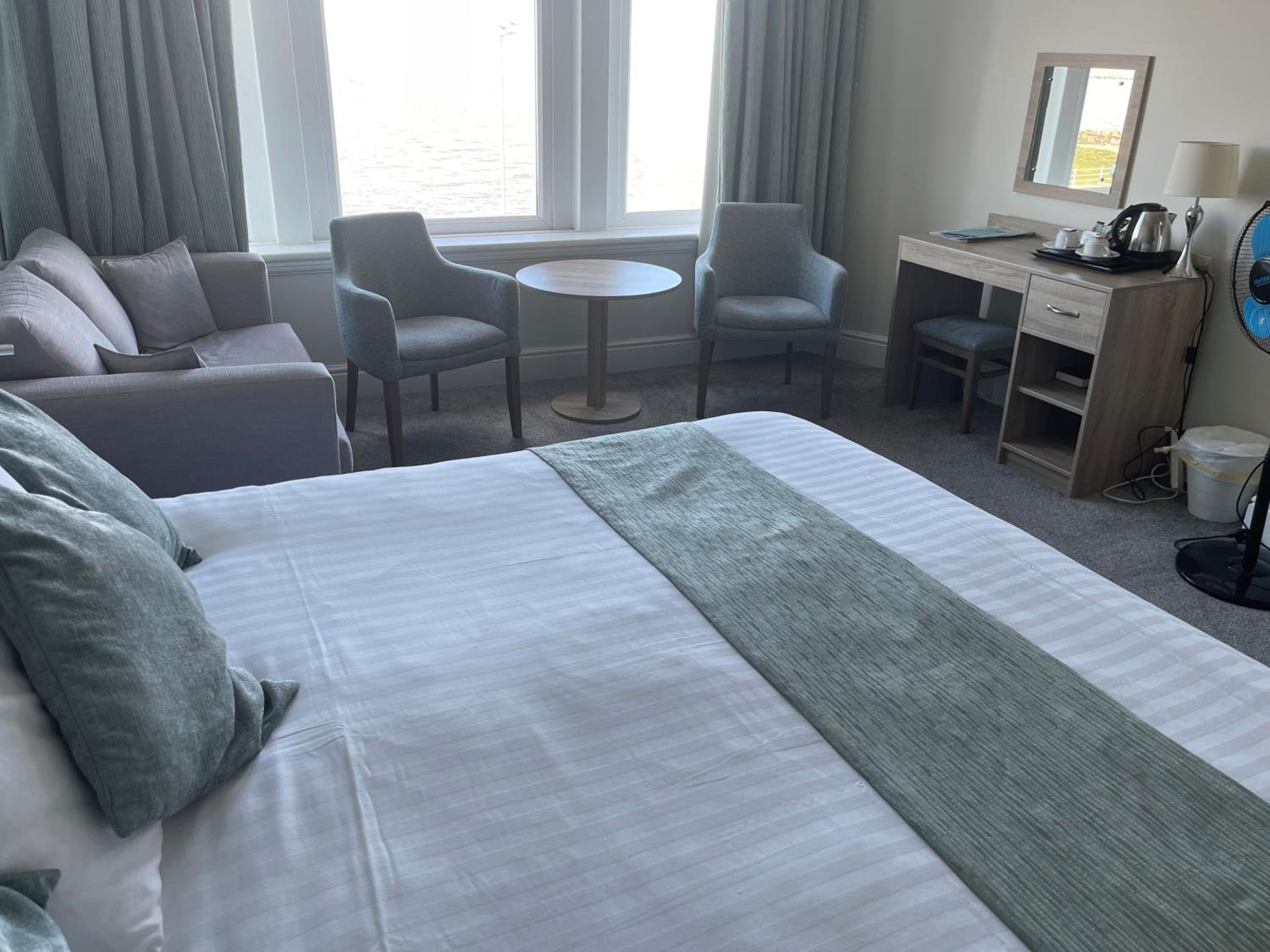 Superior King Room - Photo 3
