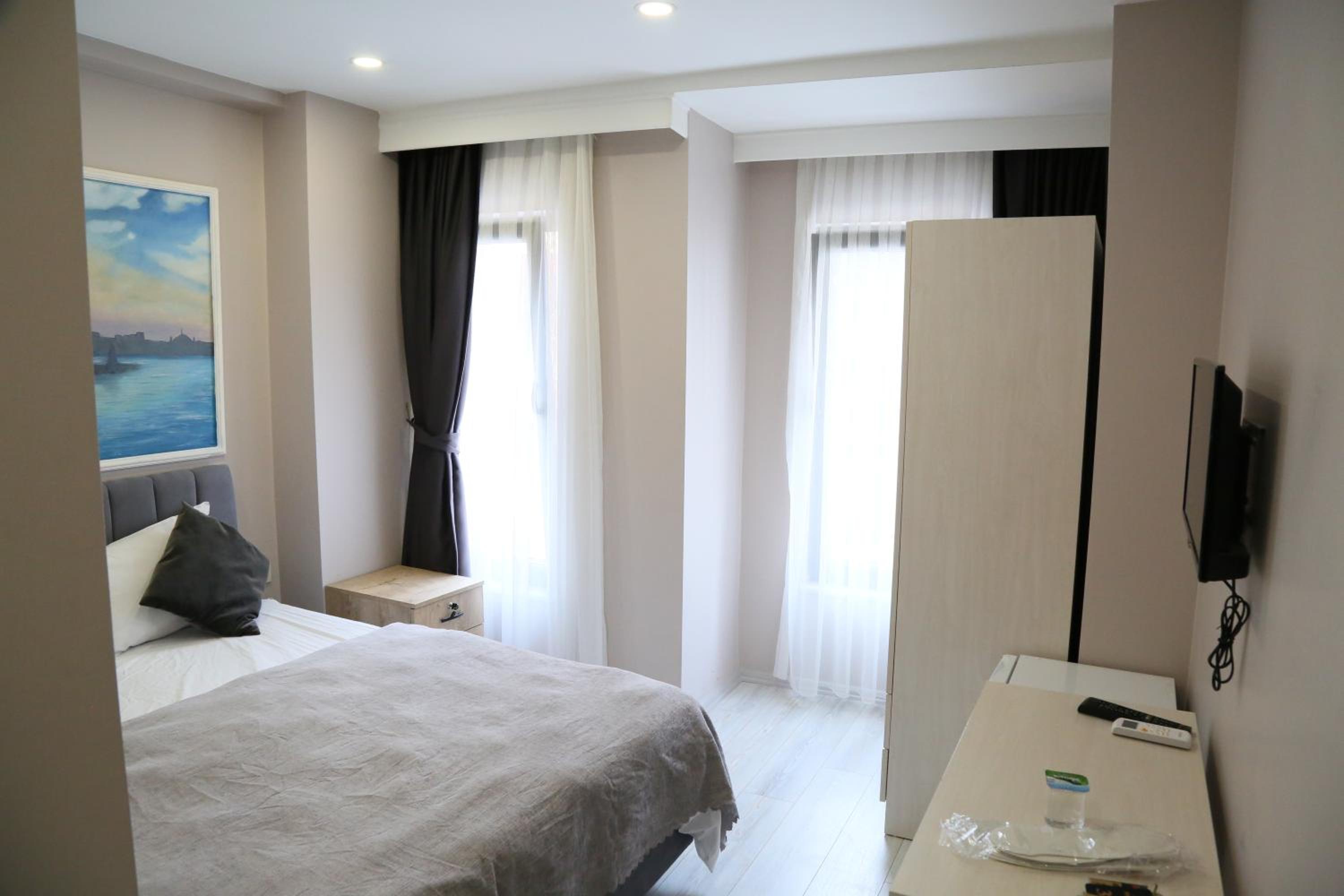 Budget Double Room photo 3