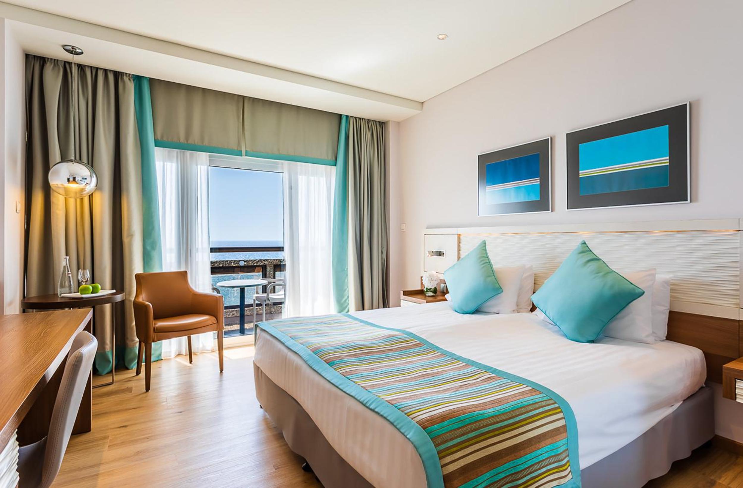 Premium King Room with Balcony and Sea View - Photo 1