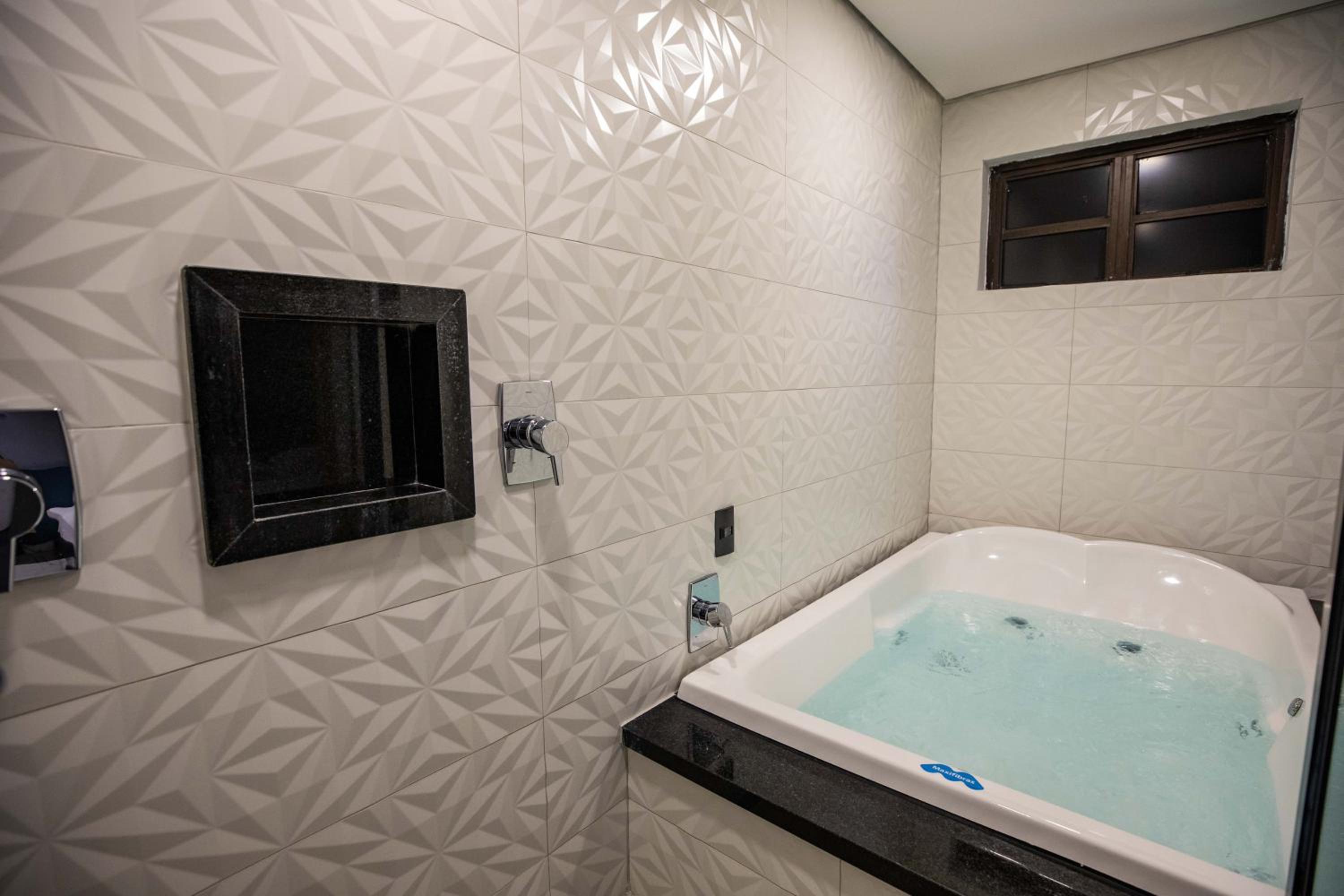 King Suite with Spa Bath photo 2