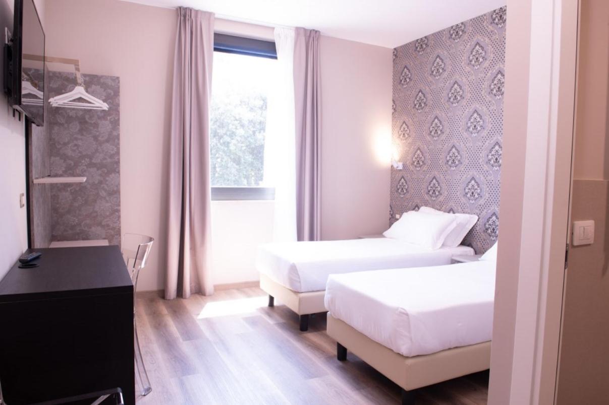 Twin Room - Photo 1