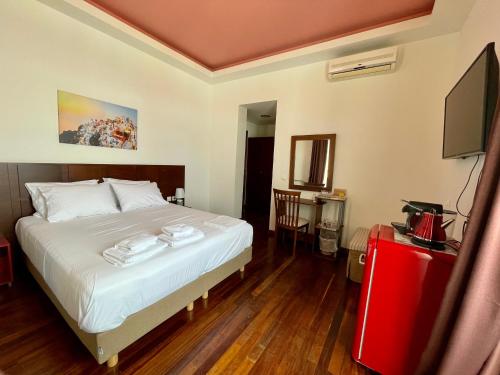 Deluxe Double Room with Sea View - Photo 3