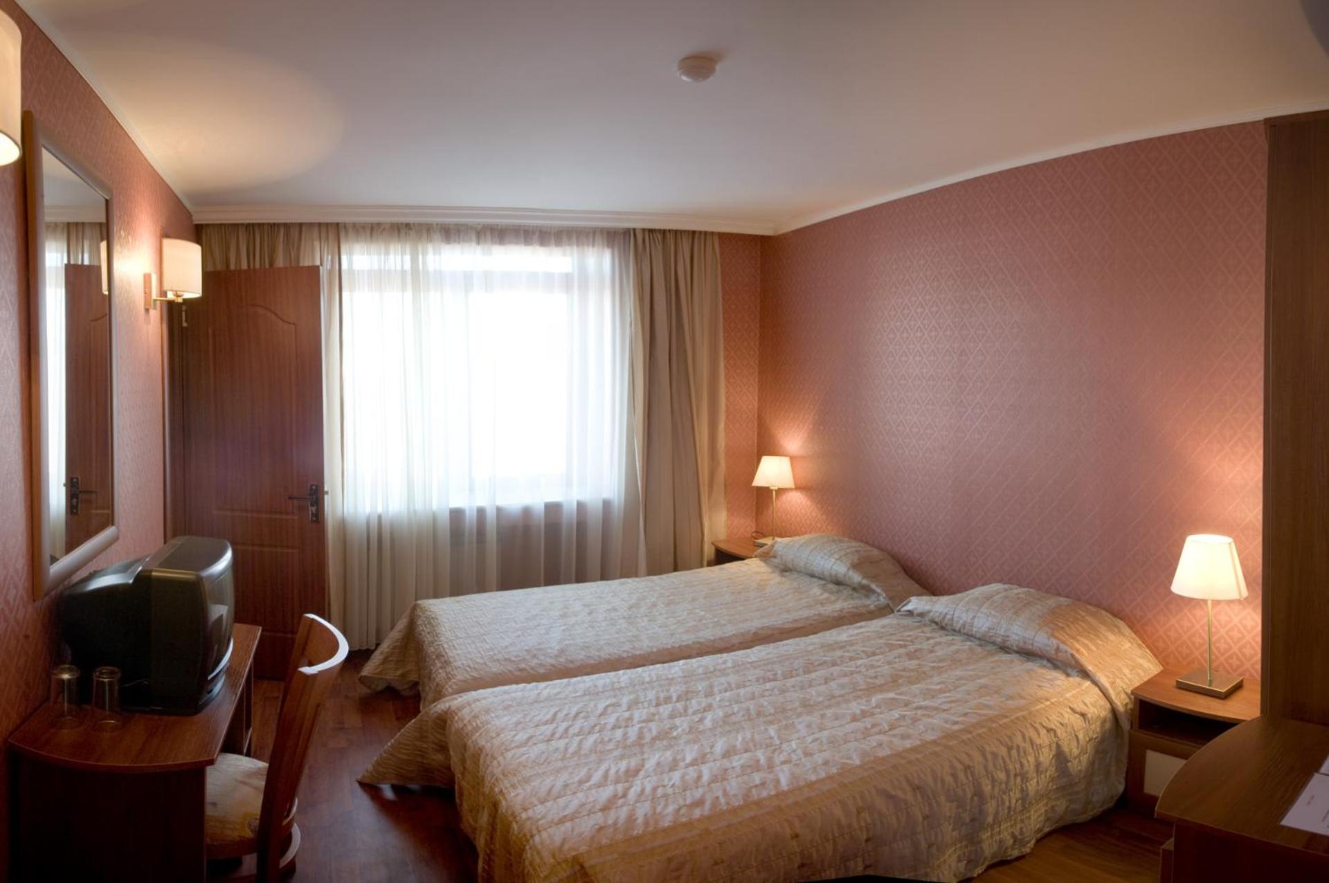 Double or Twin Room - Photo 4