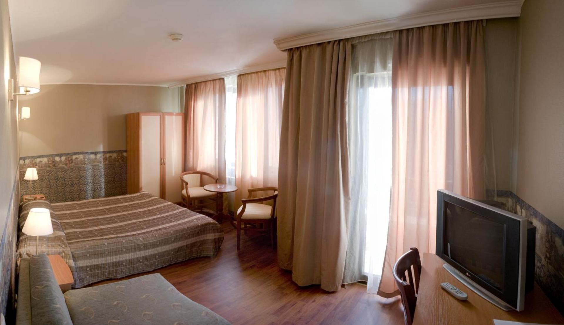 Double Room with Extra Bed - Photo 2