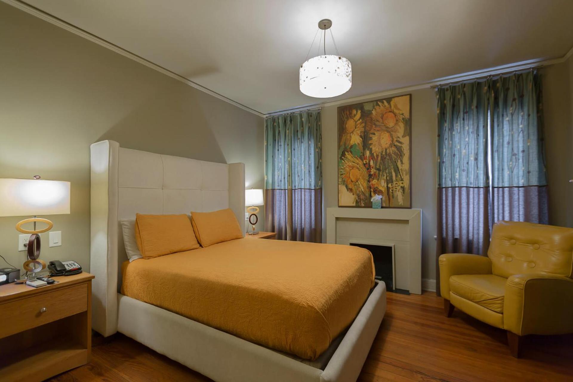 Queen Room photo 1
