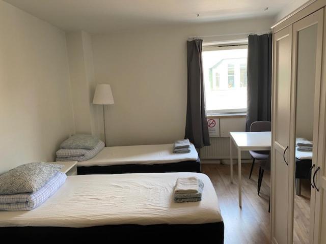 Twin Room with Shared Bathroom photo 3
