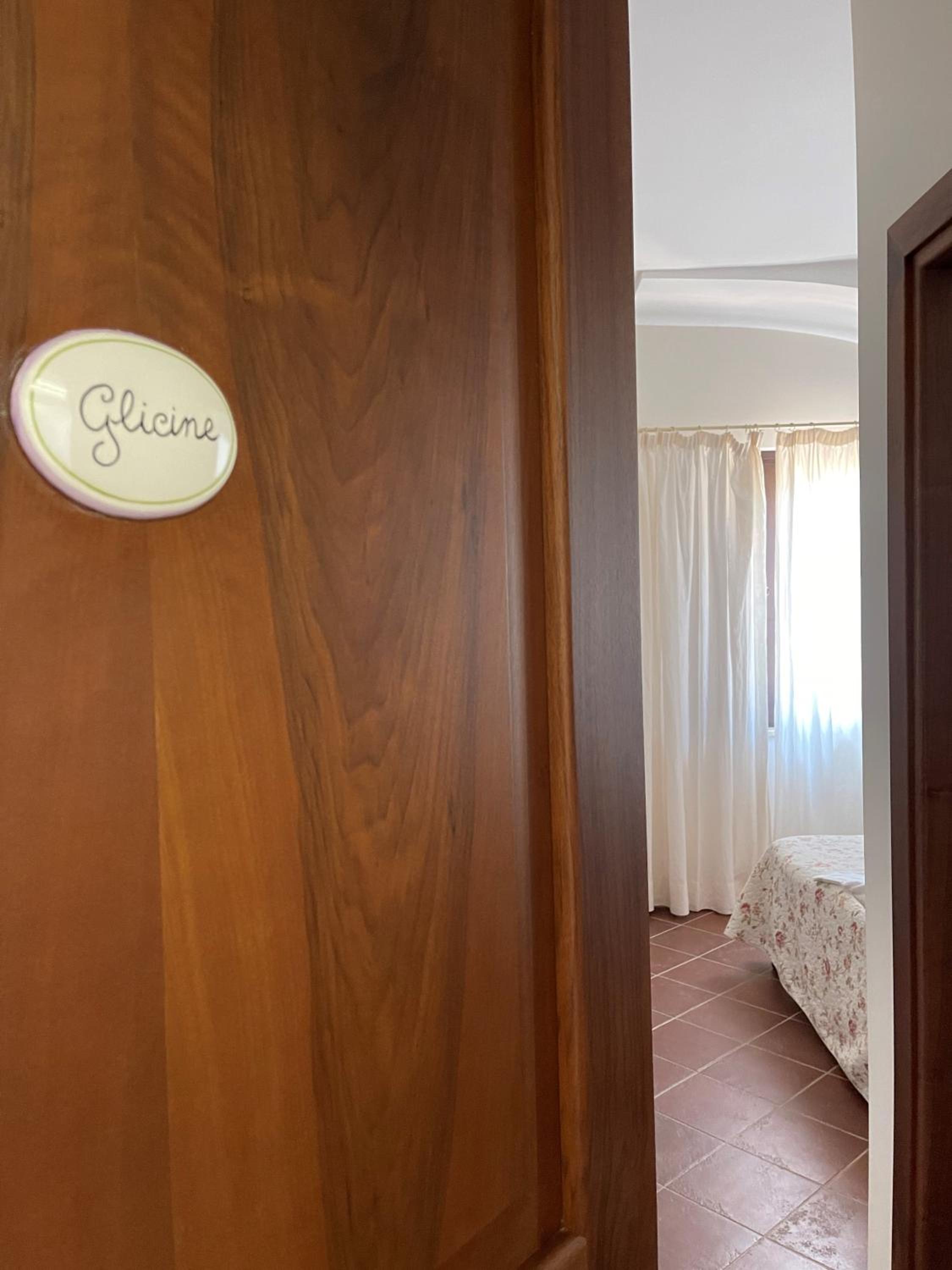 Standard Twin Room - Photo 2
