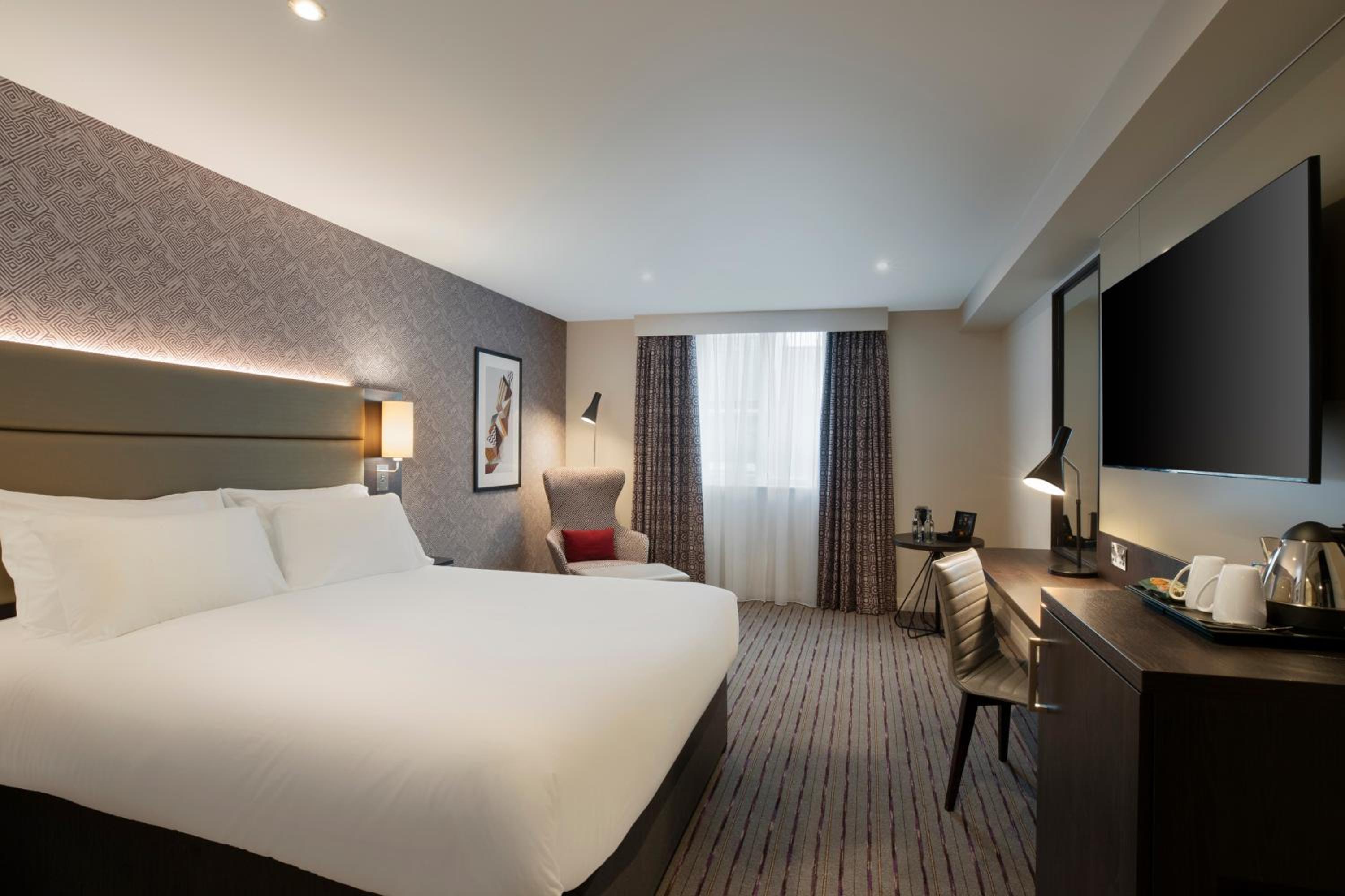 Standard Double Room thumbnail 5