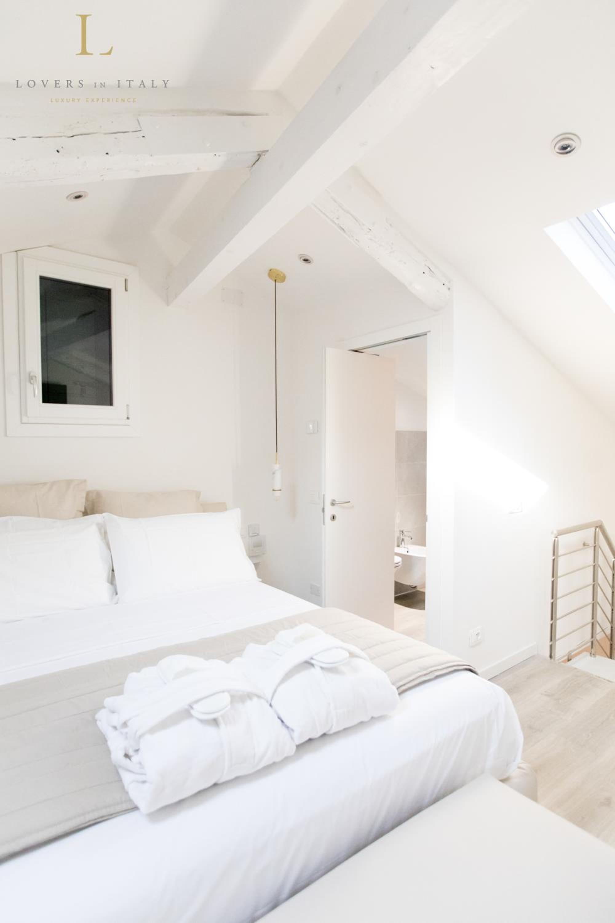 King Suite With Spa Bath photo 3