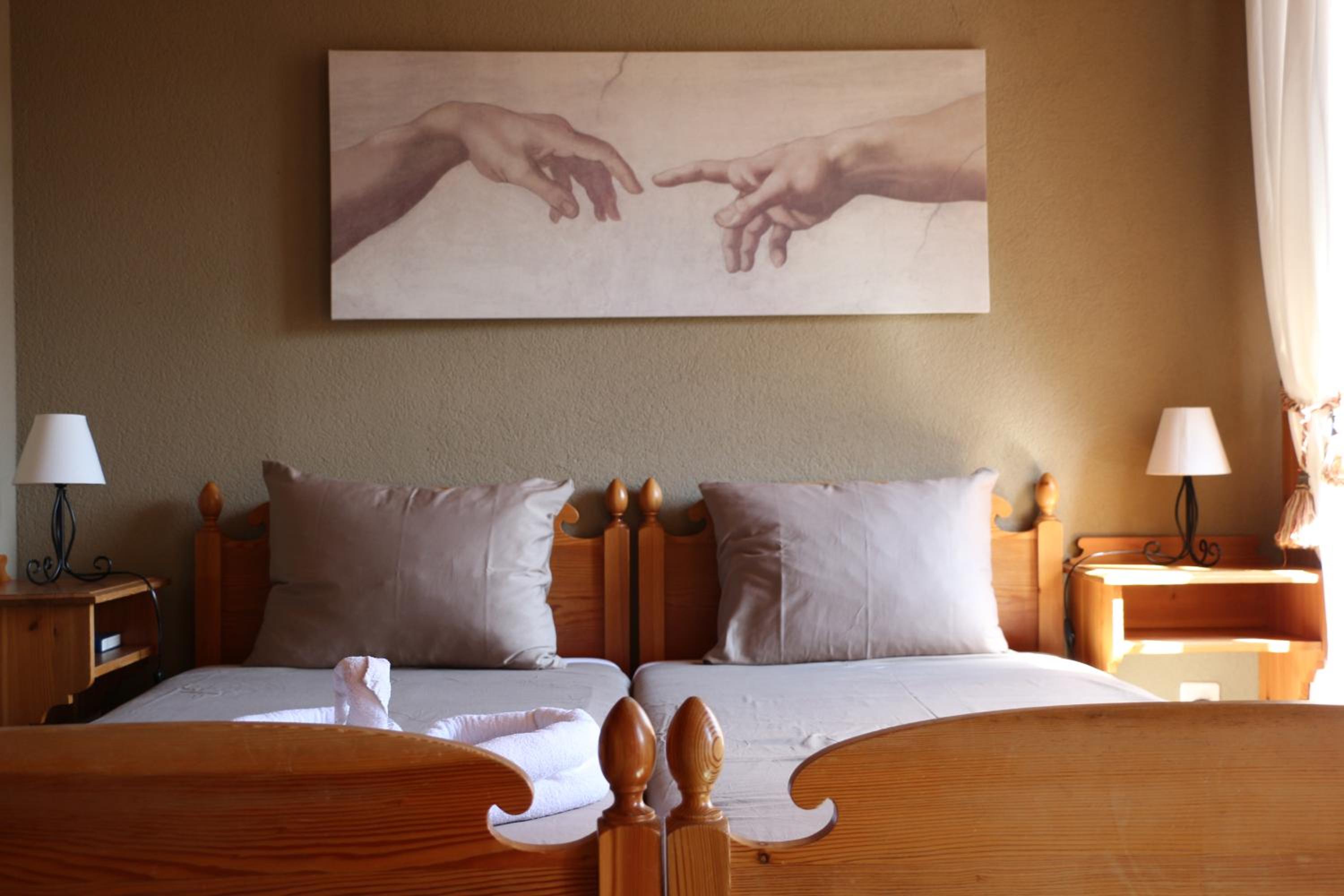 Double Room with Private Bathroom - Photo 2