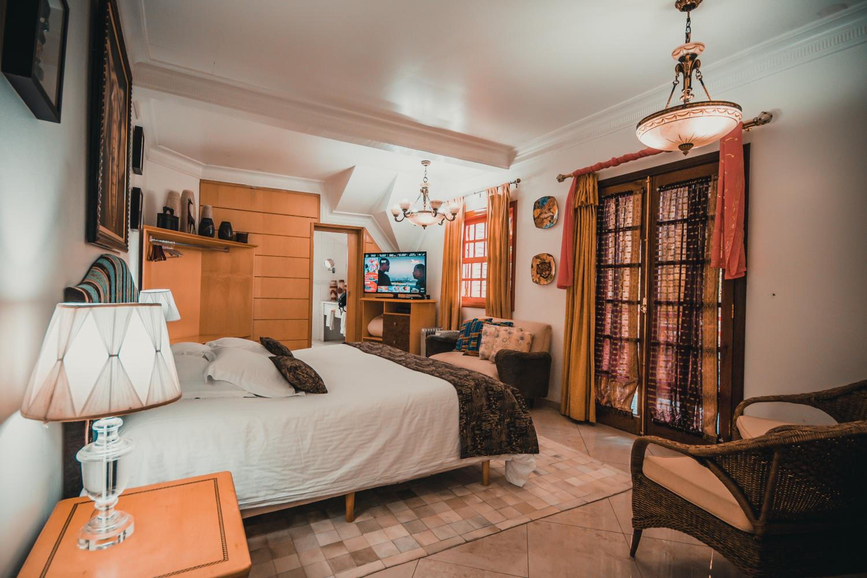 King Suite with Balcony photo 3