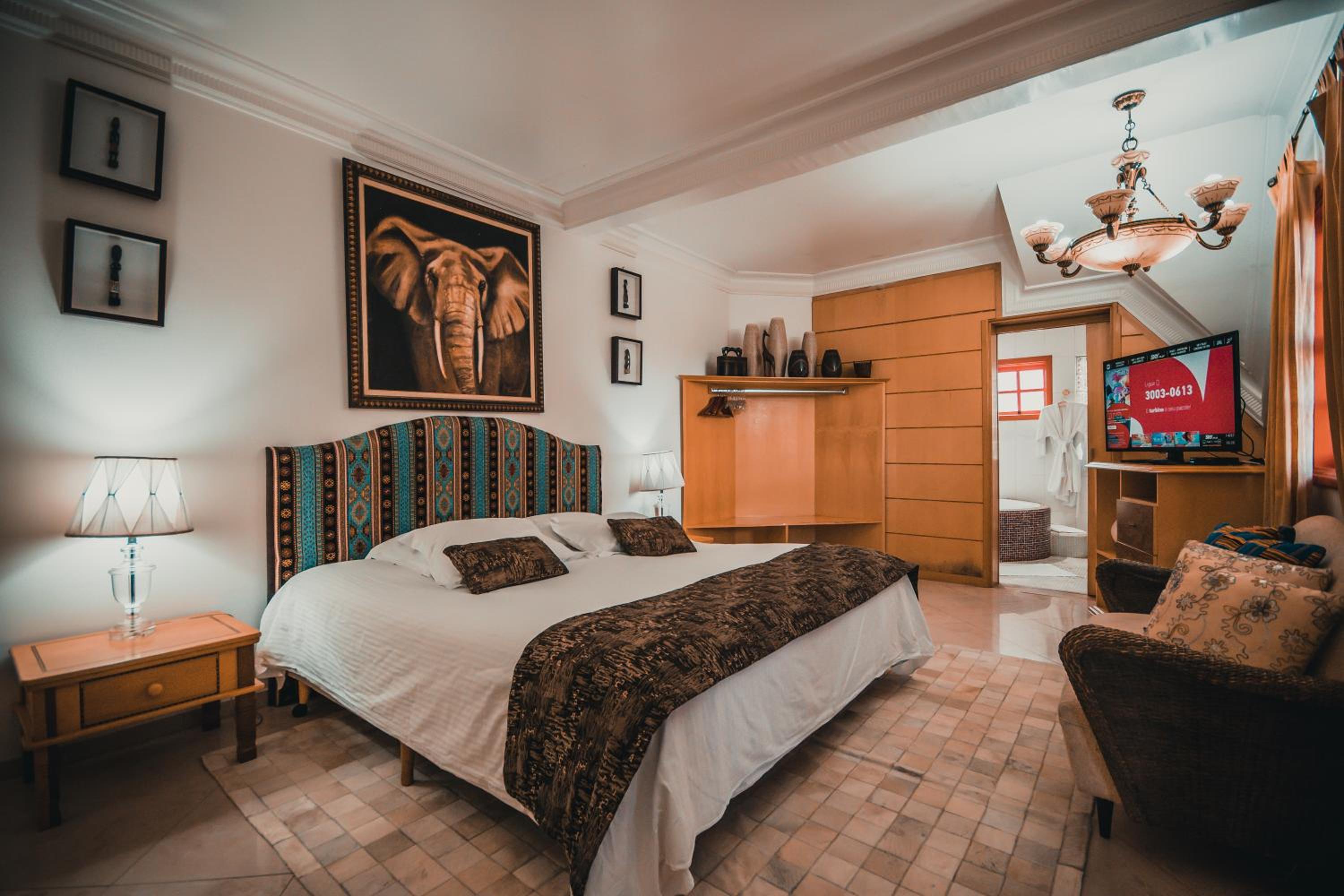 King Suite with Balcony photo 2