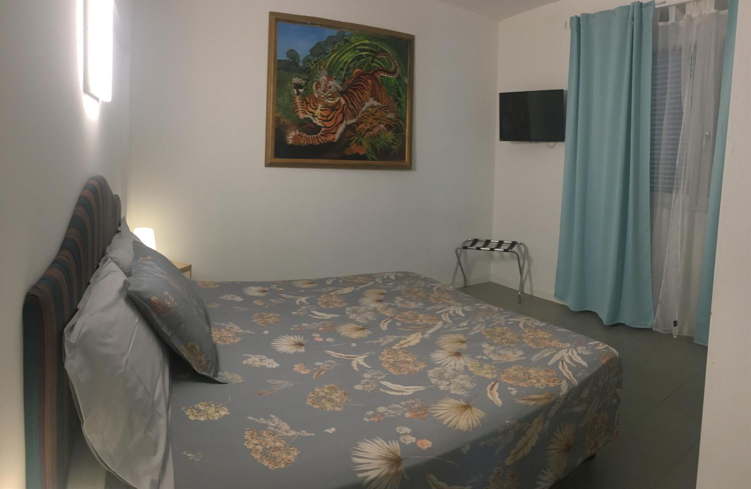 Double Room with Private Bathroom - Photo 12