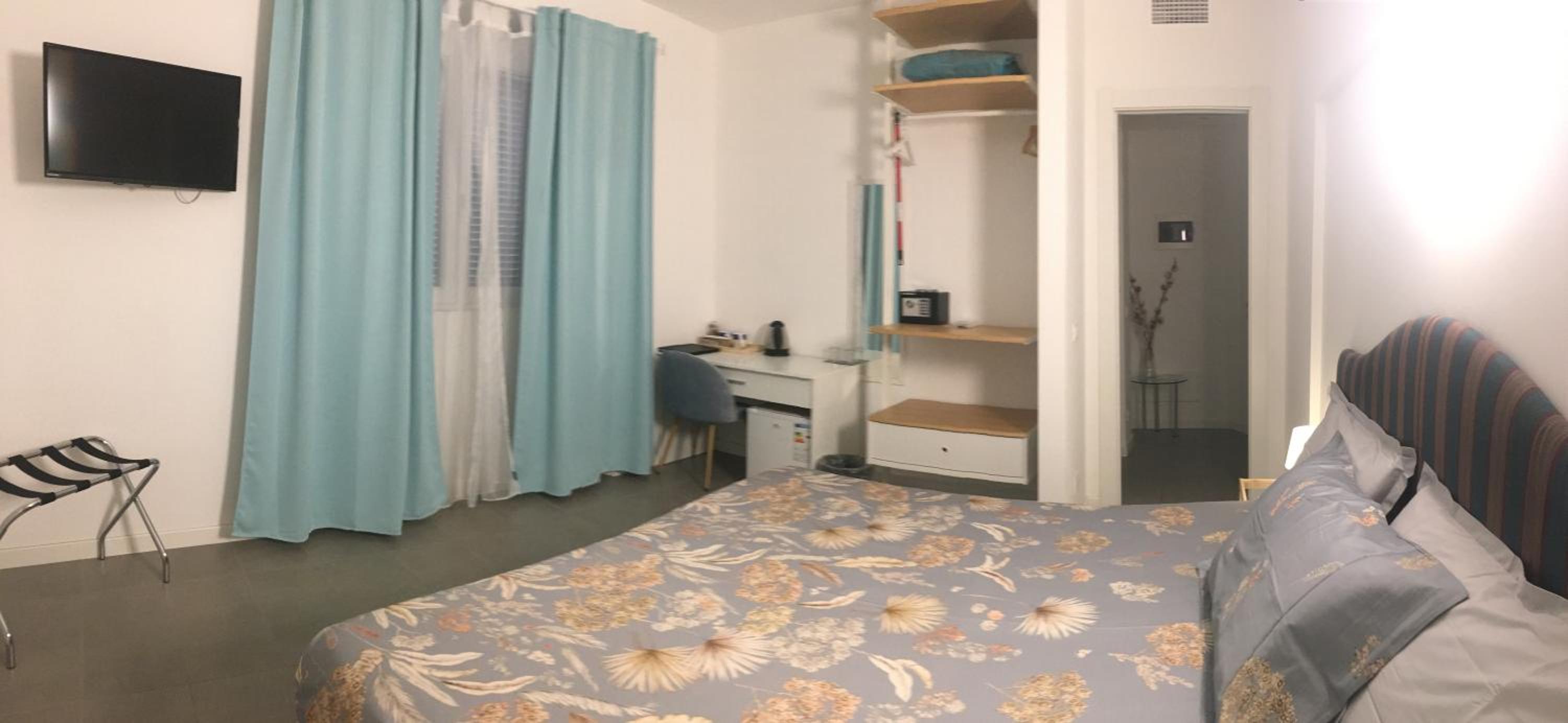 Double Room with Private Bathroom - Photo 3