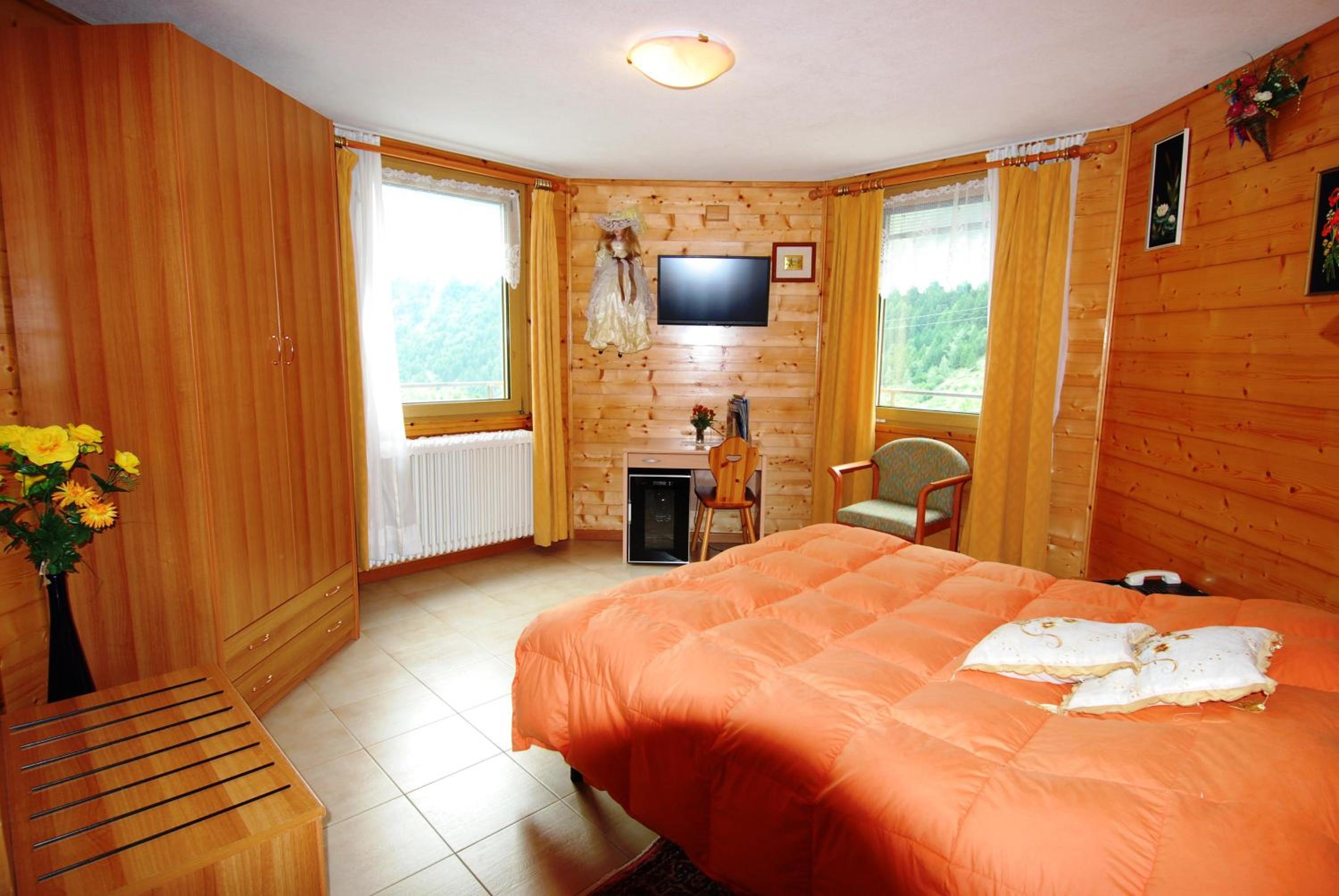 Double or Twin Room - Photo 6