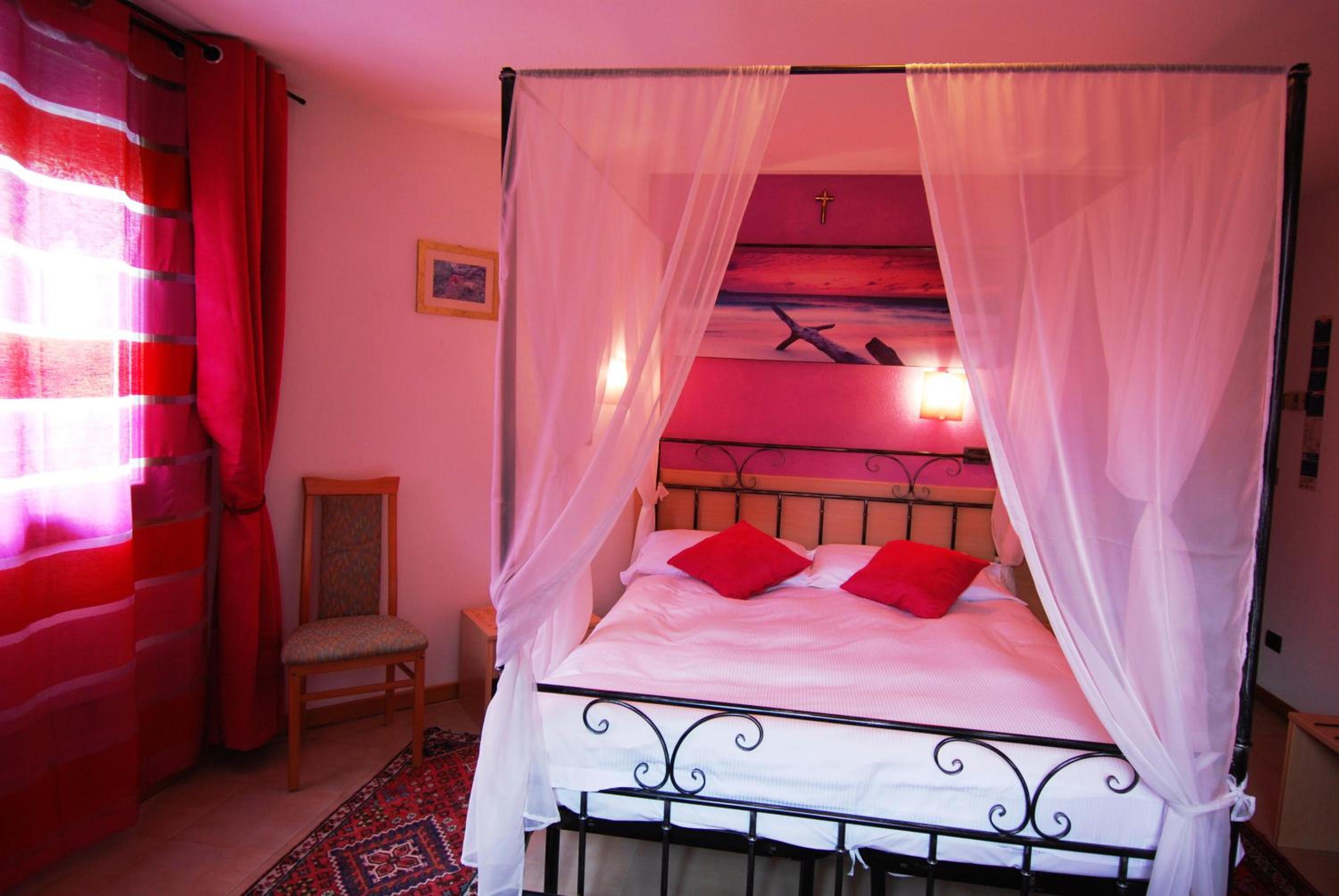 Double or Twin Room - Photo 7