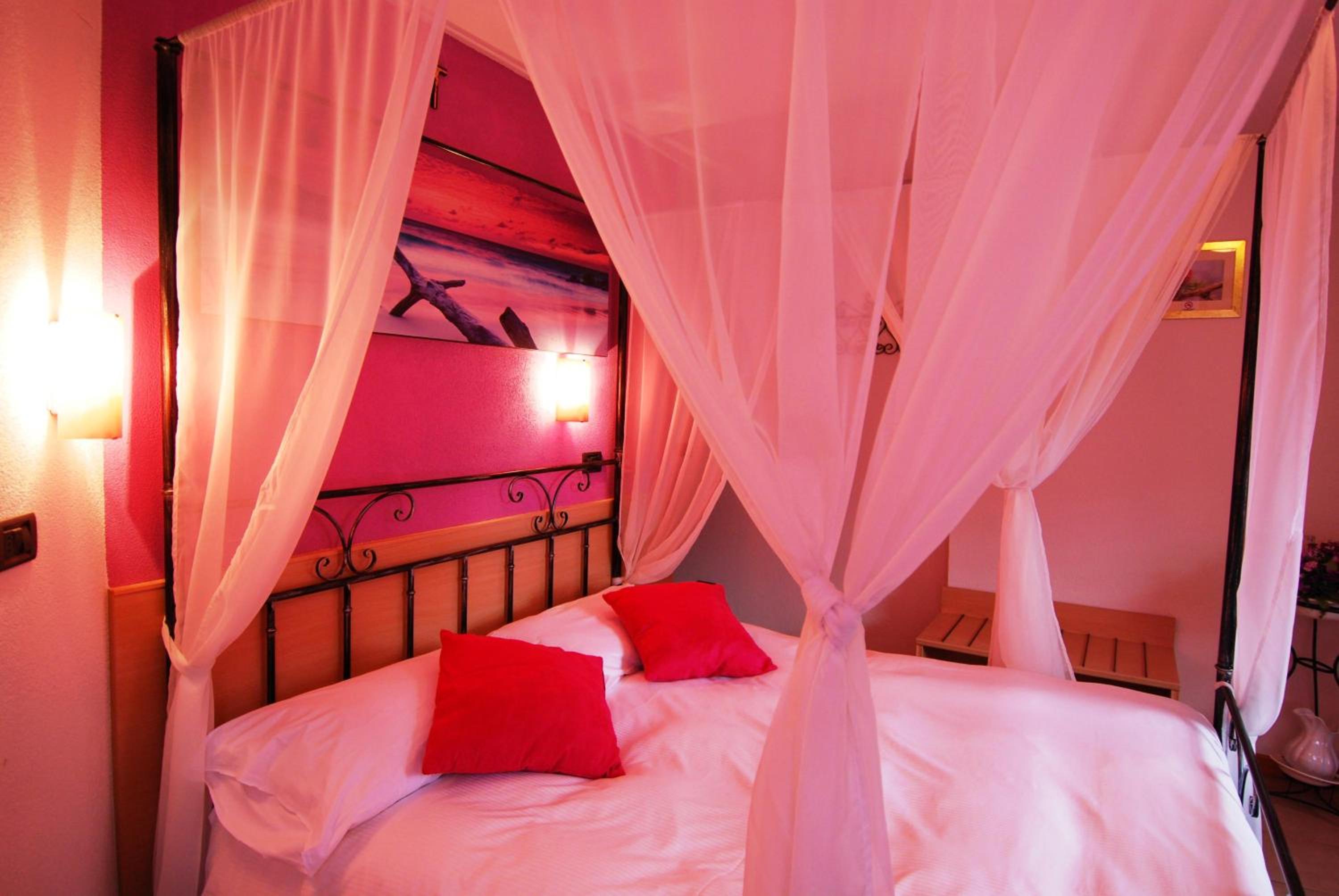 Double or Twin Room - Photo 10