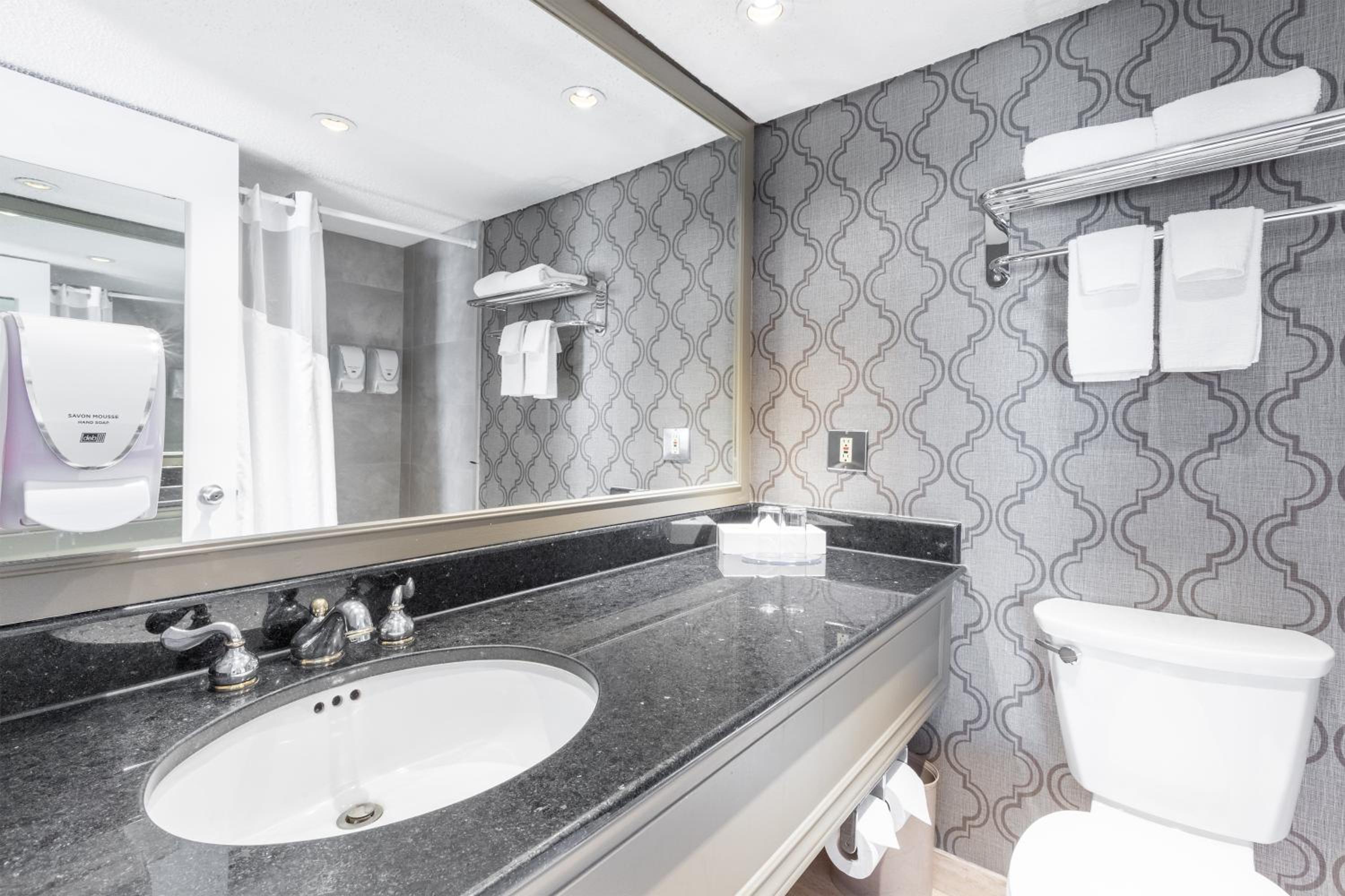 Deluxe King Room - Photo 2