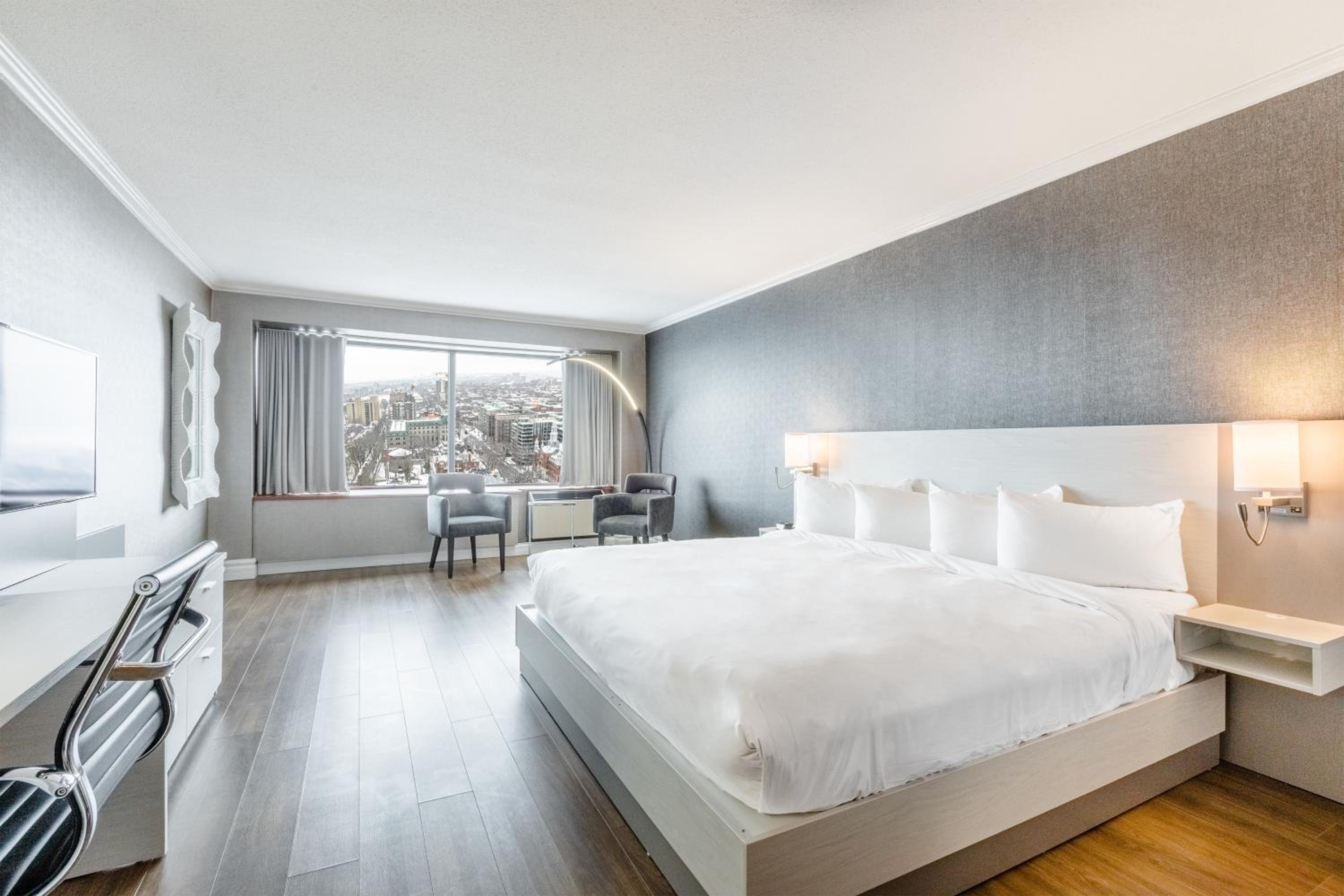 Deluxe King Room - Photo 1