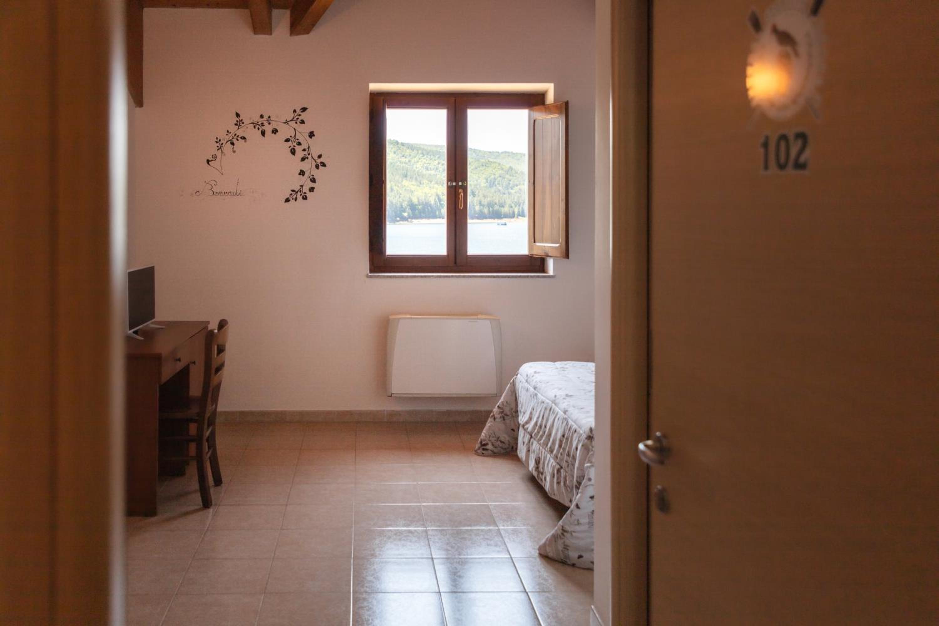 Double Room with Lake View photo 3