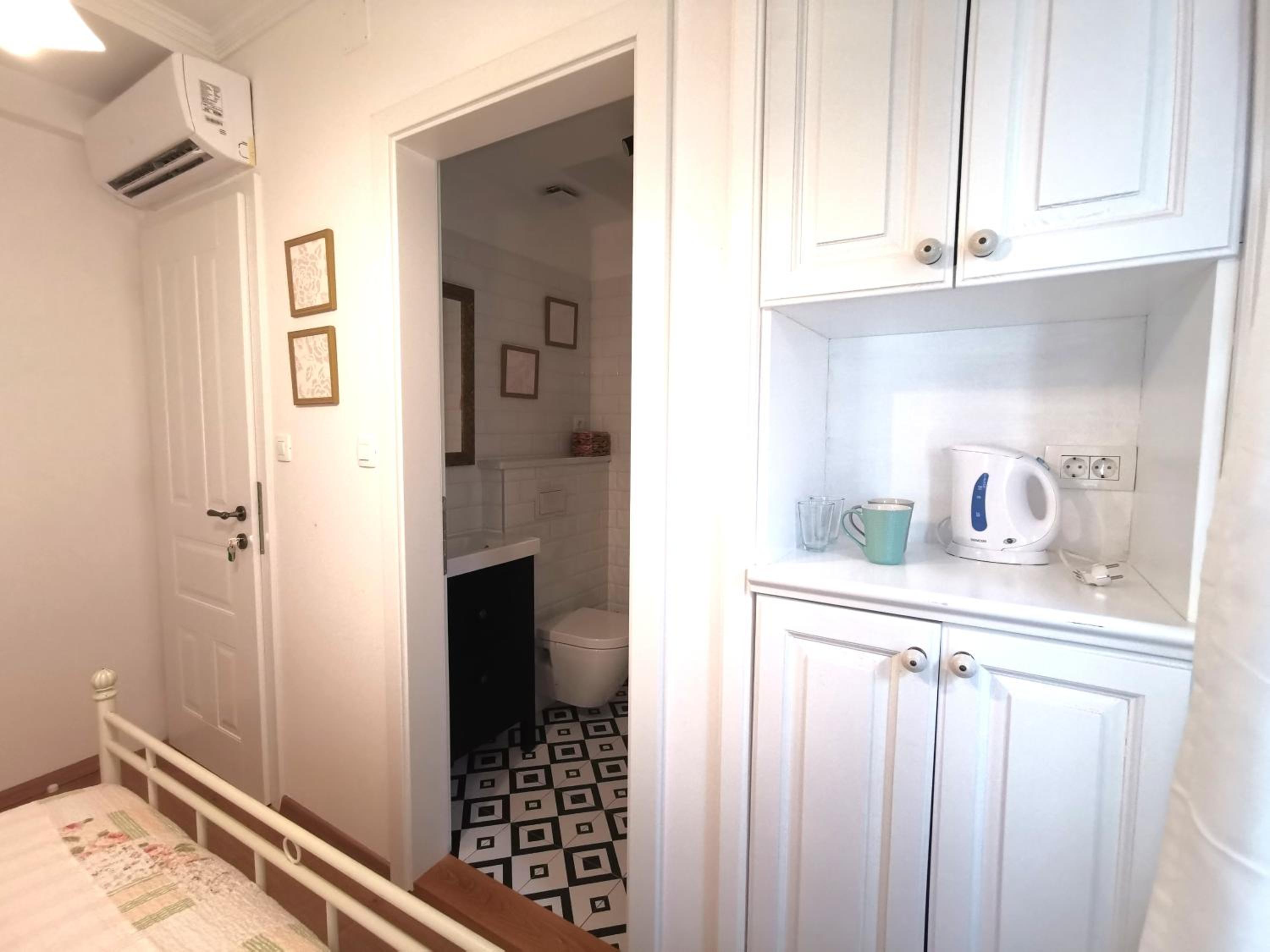 Small Double Room - Photo 12