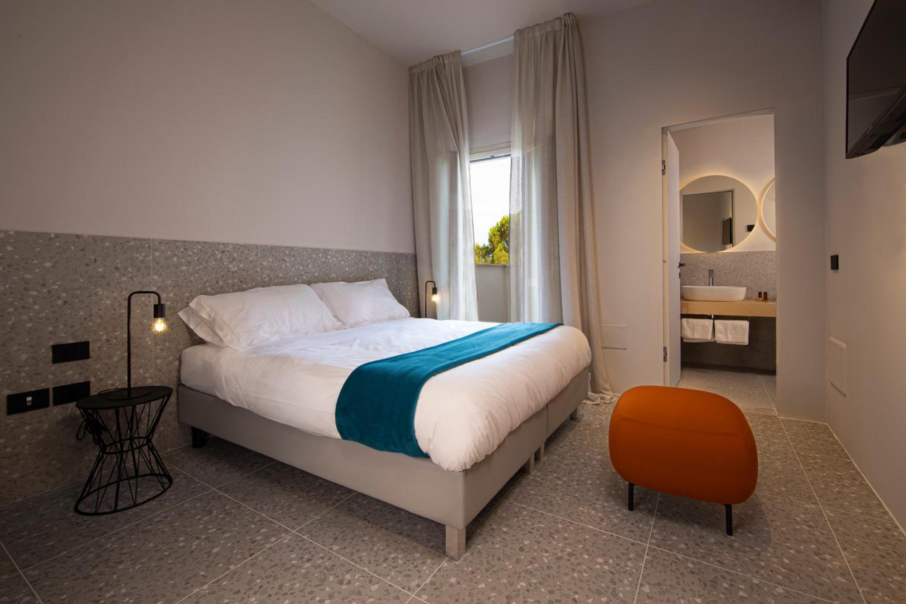 Double or Twin Room - Photo 7