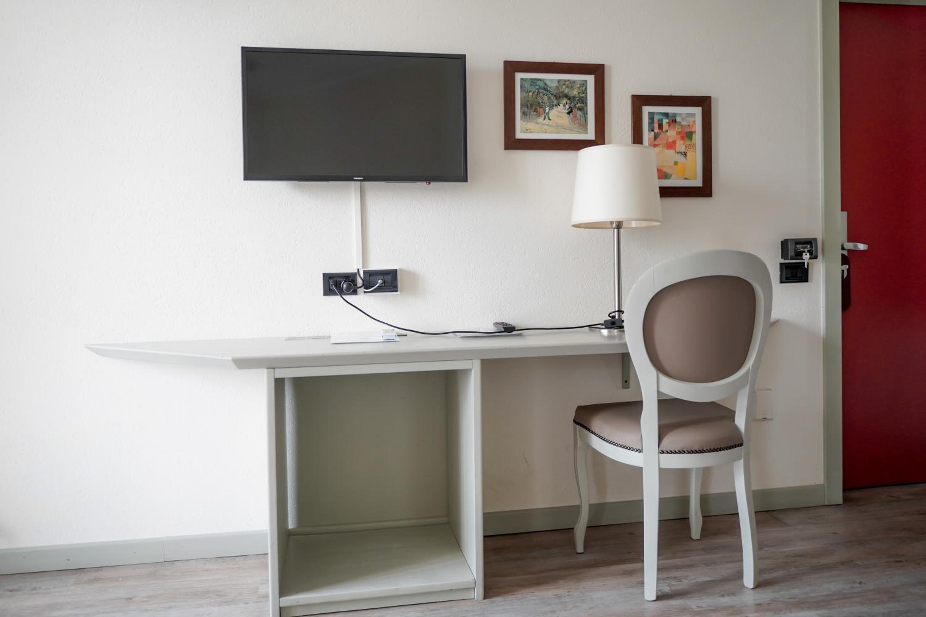 Double or Twin Room - Photo 3