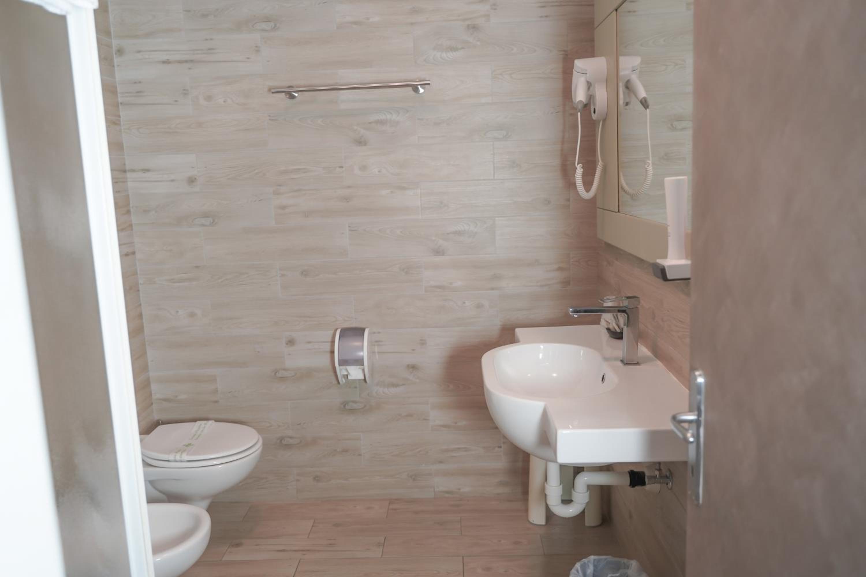 Triple Room - Photo 5