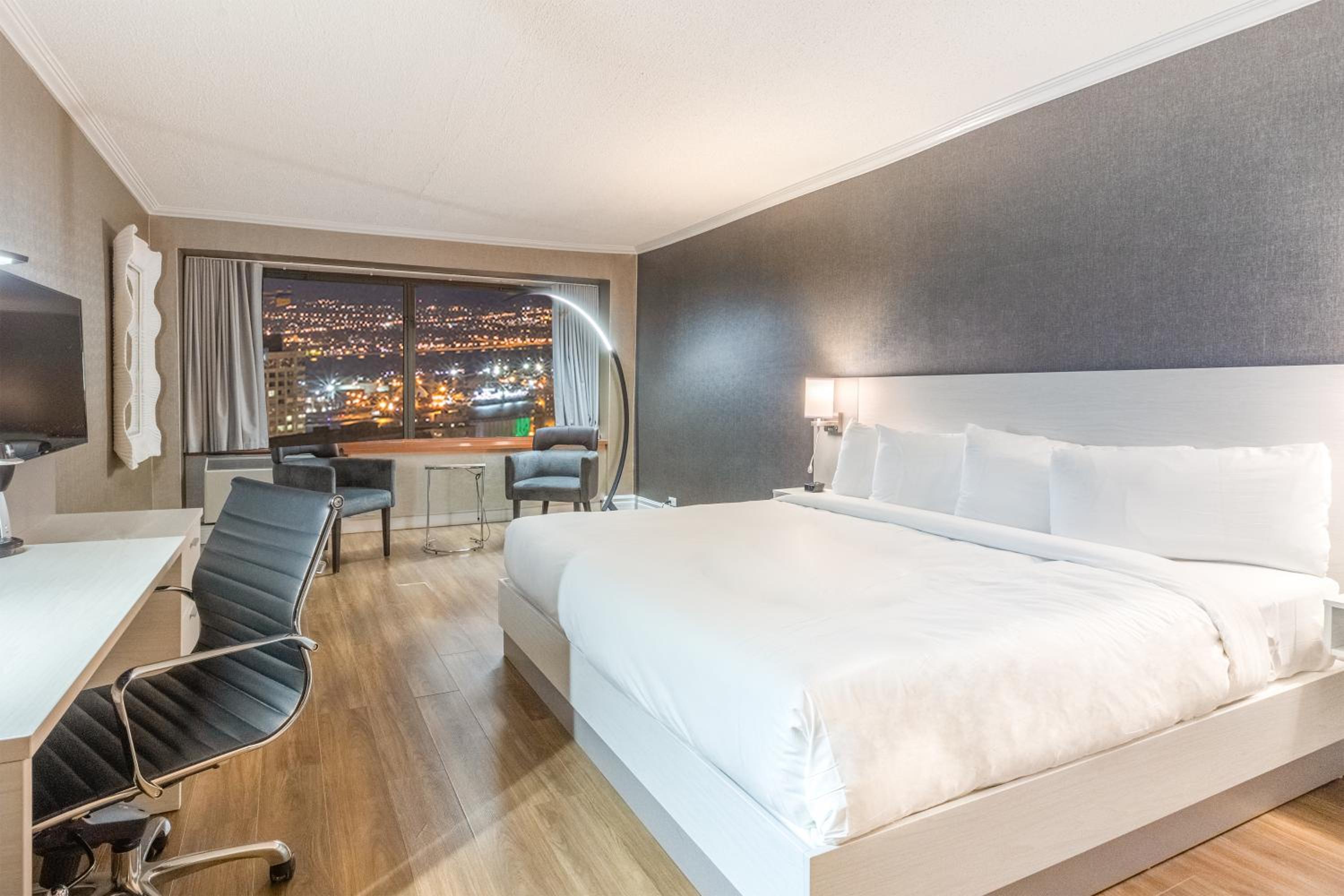 Superior King Room - Photo 3