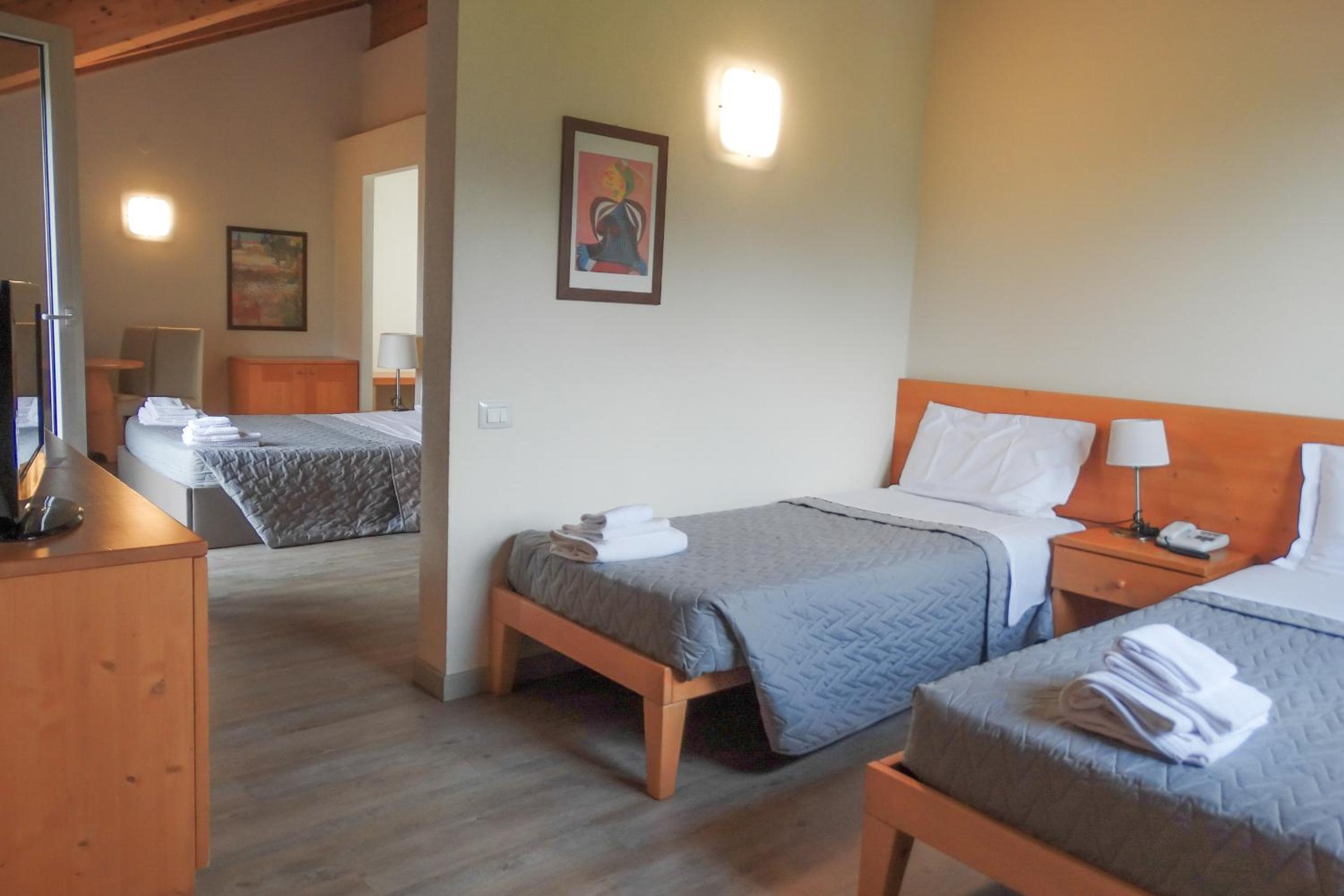 Junior Suite (4 Adults) - Photo 10