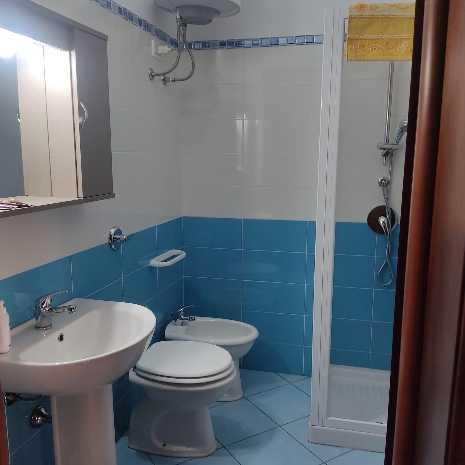 Double Room with Private Bathroom - Photo 8