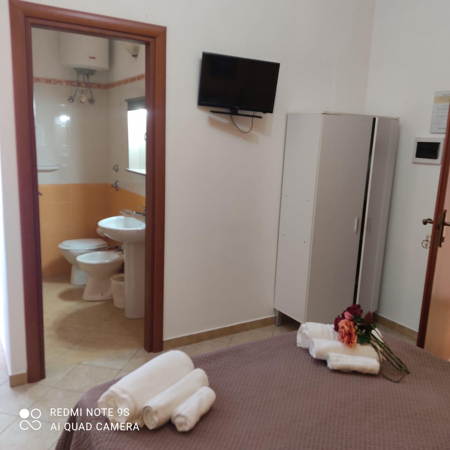Double Room - Photo 11