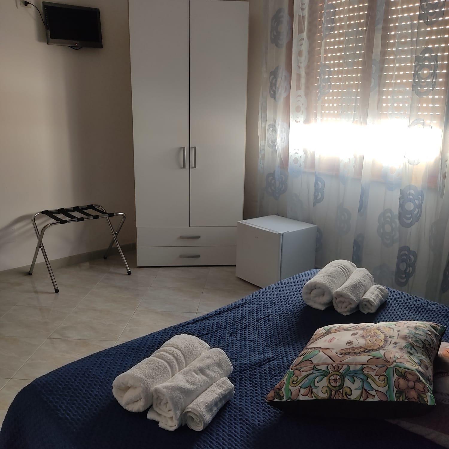 Double Room with Private Bathroom - Photo 12