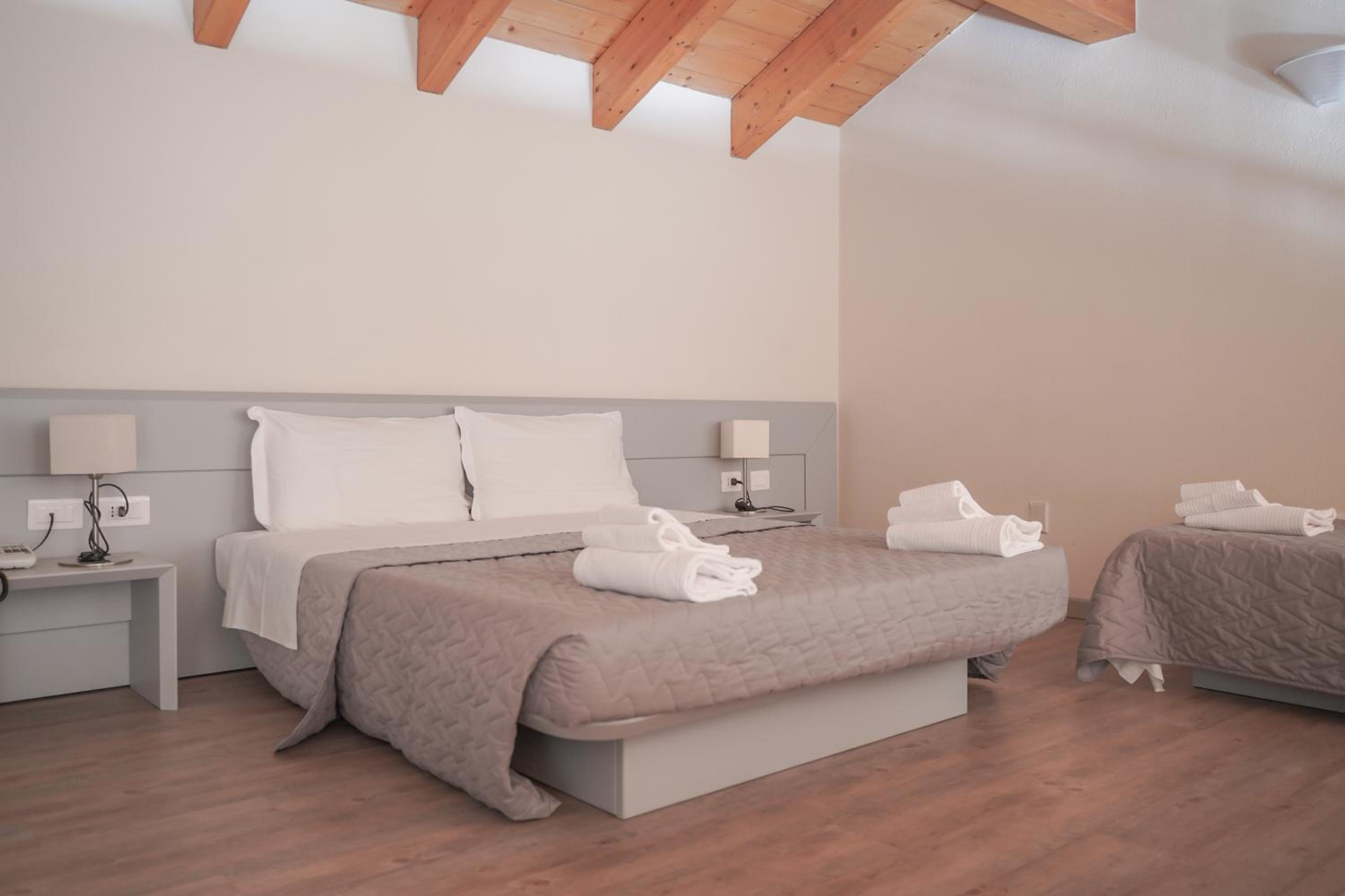 Quadruple Room (4 Adults) - Photo 6