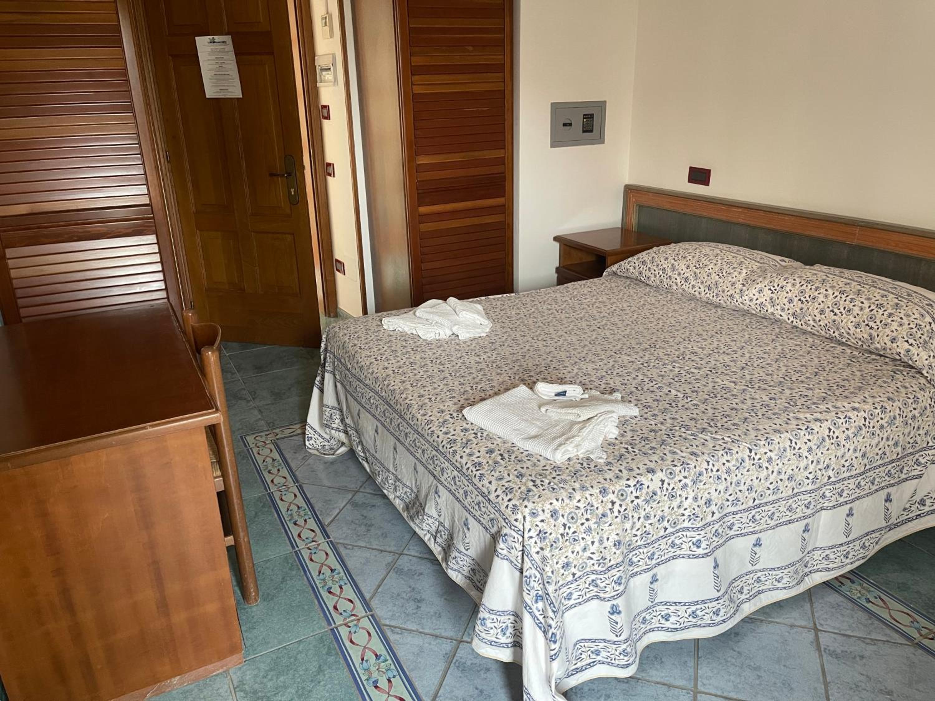 Double Room with Garden access photo 1
