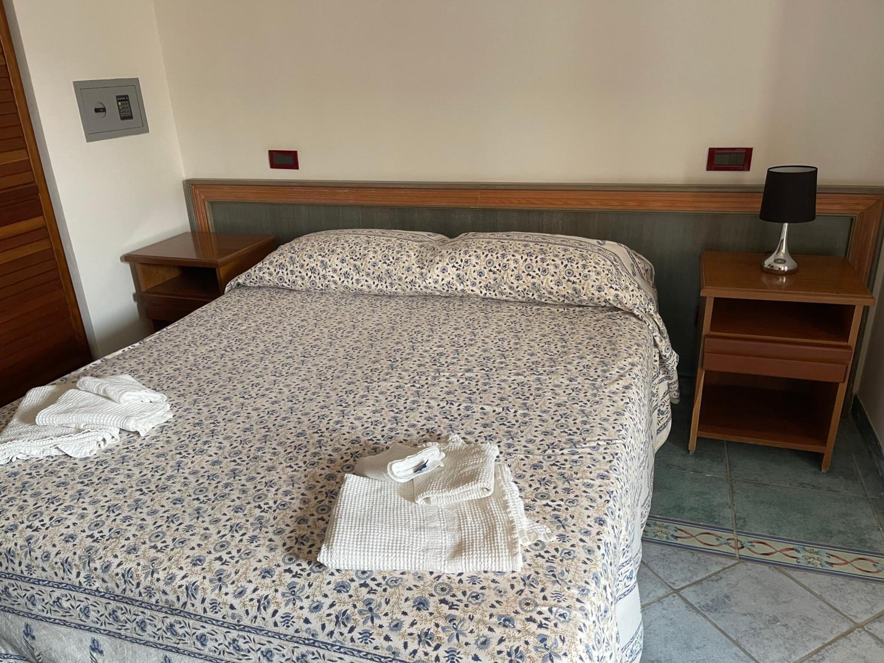 Double Room with Garden access photo 2