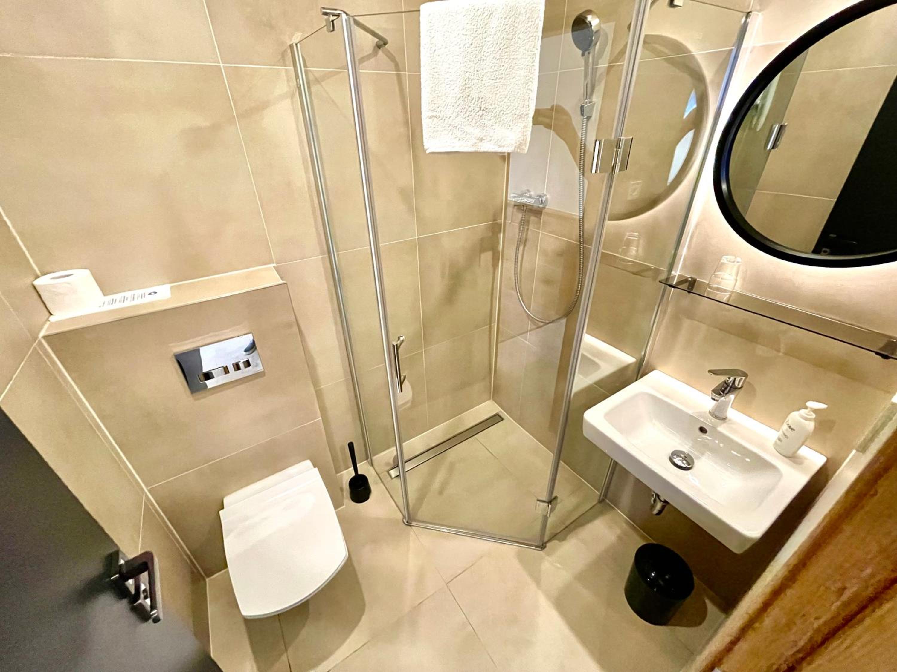 Standard Double or Twin Room - Photo 2