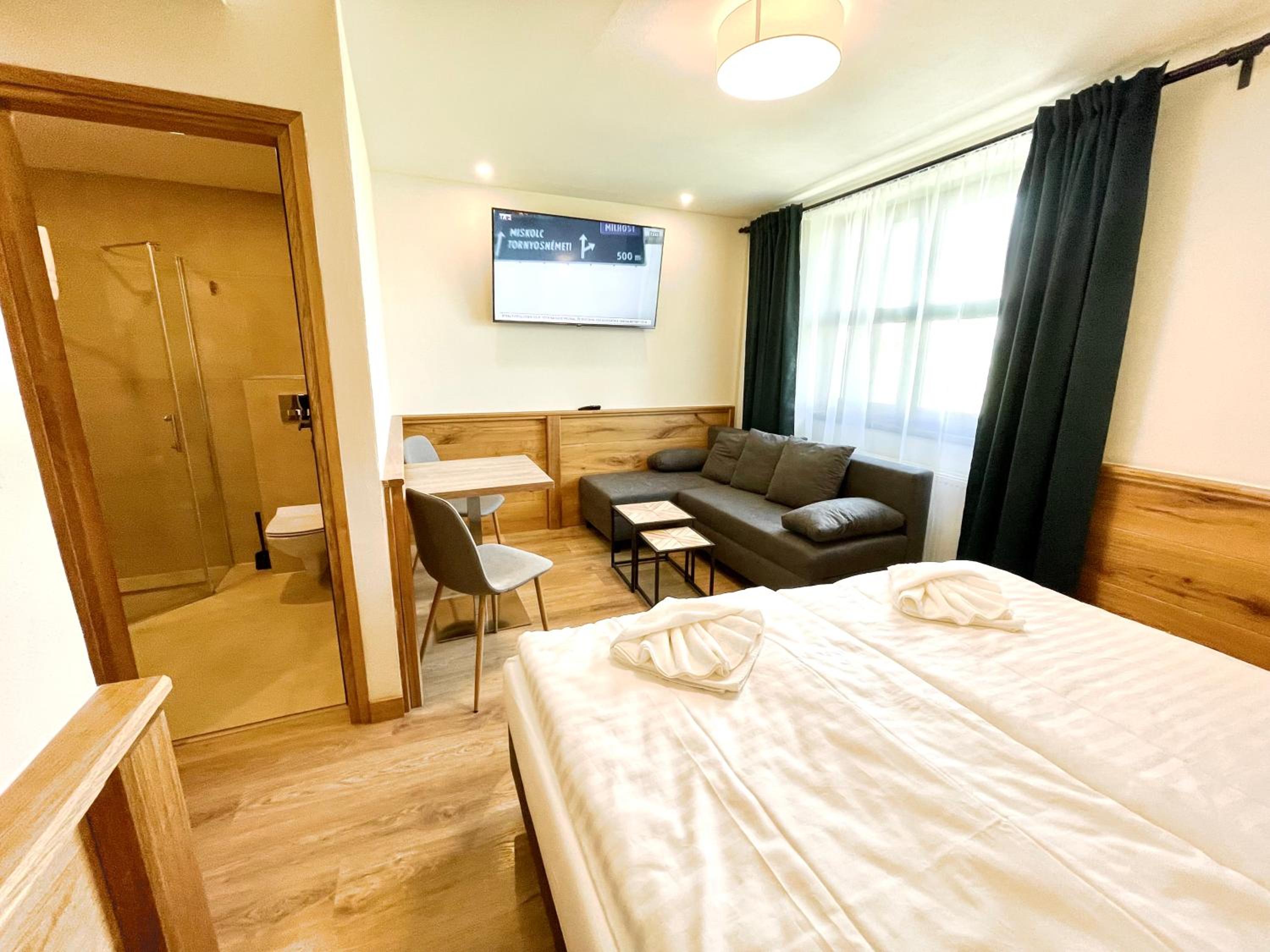 Superior Double or Twin Room - Photo 17