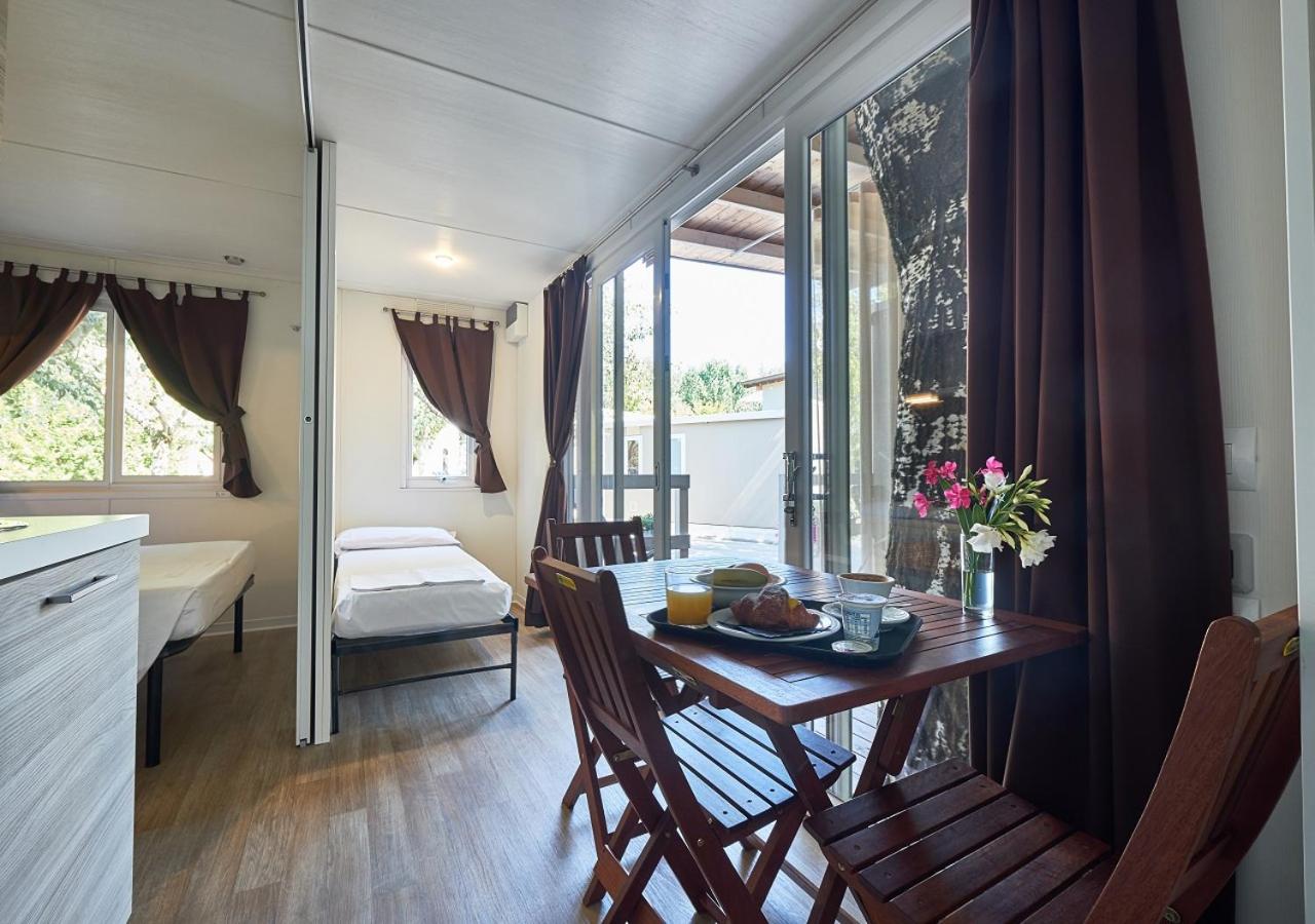Mobile Home with Shared Terrace  photo 3