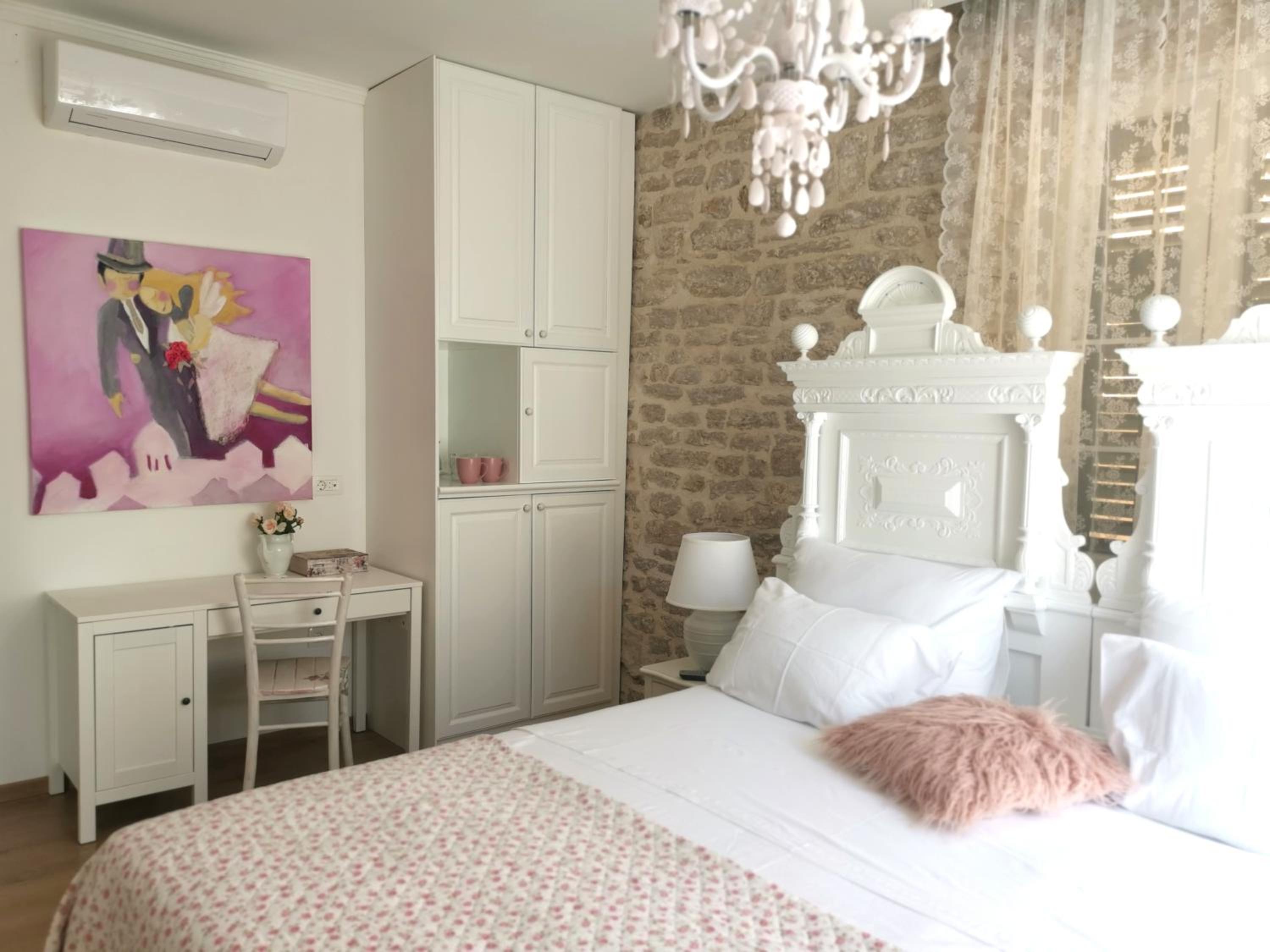 Double Room - Photo 16