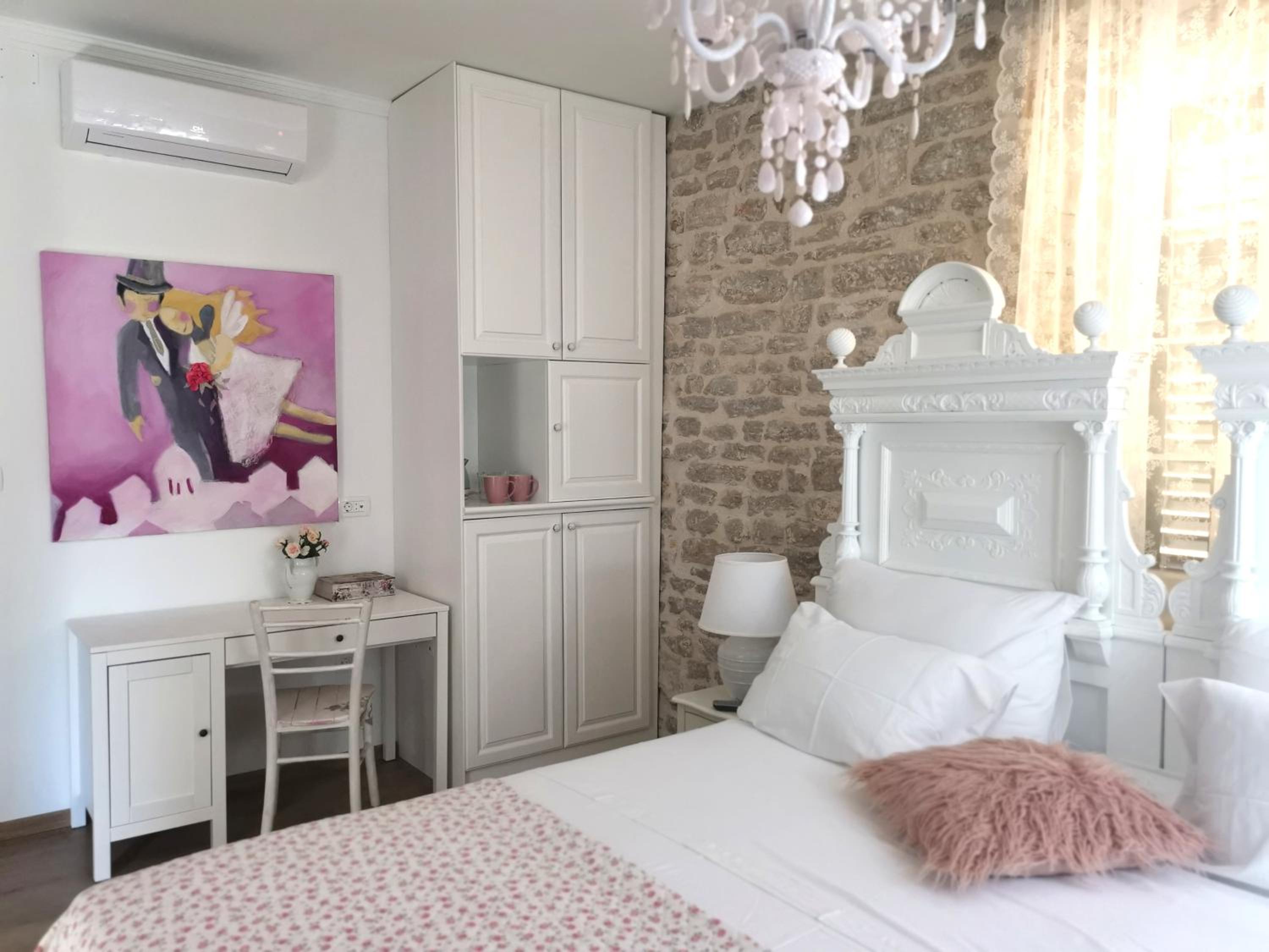 Double Room - Photo 5