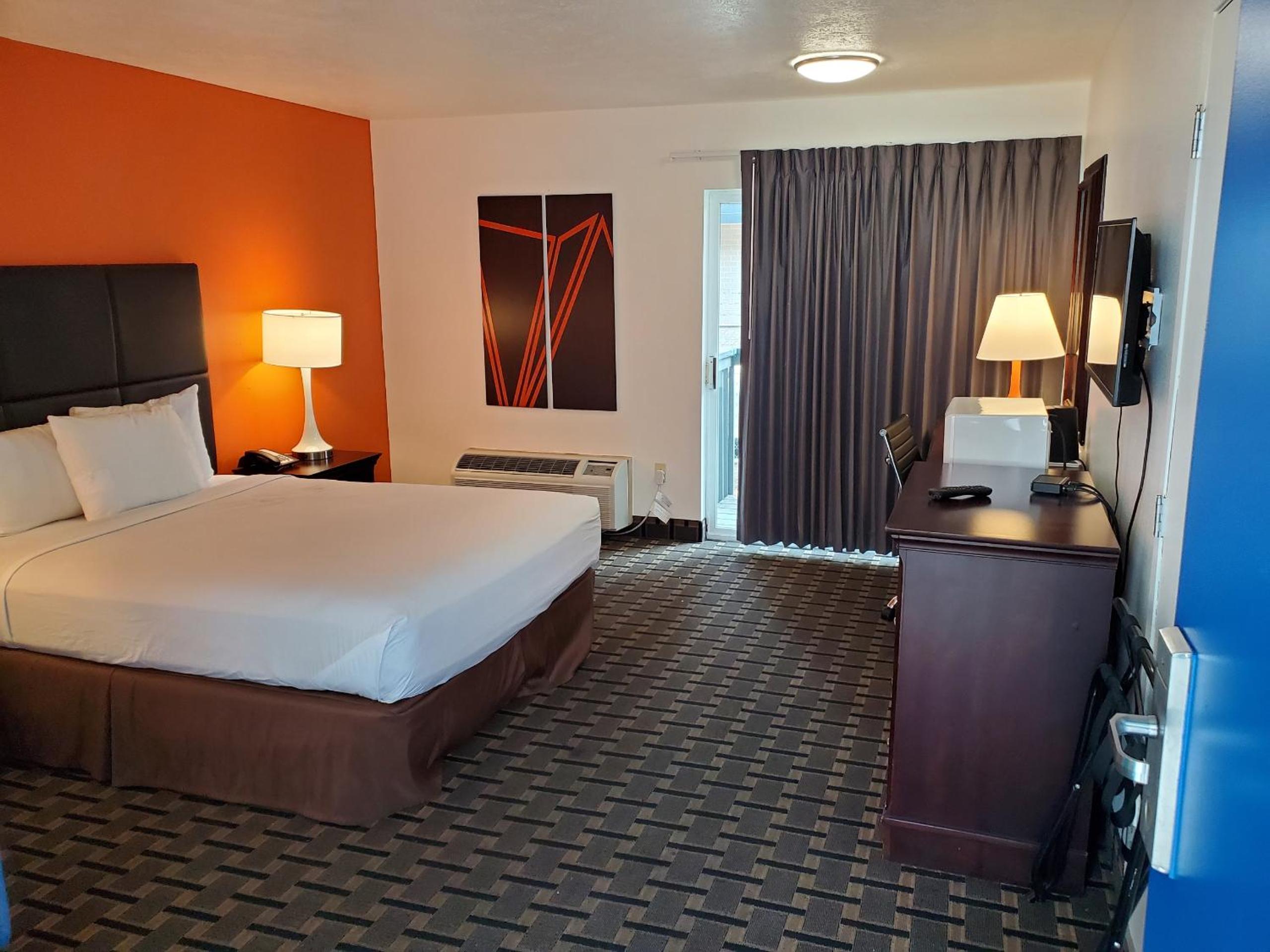 Deluxe King Room - Non-Smoking photo 1