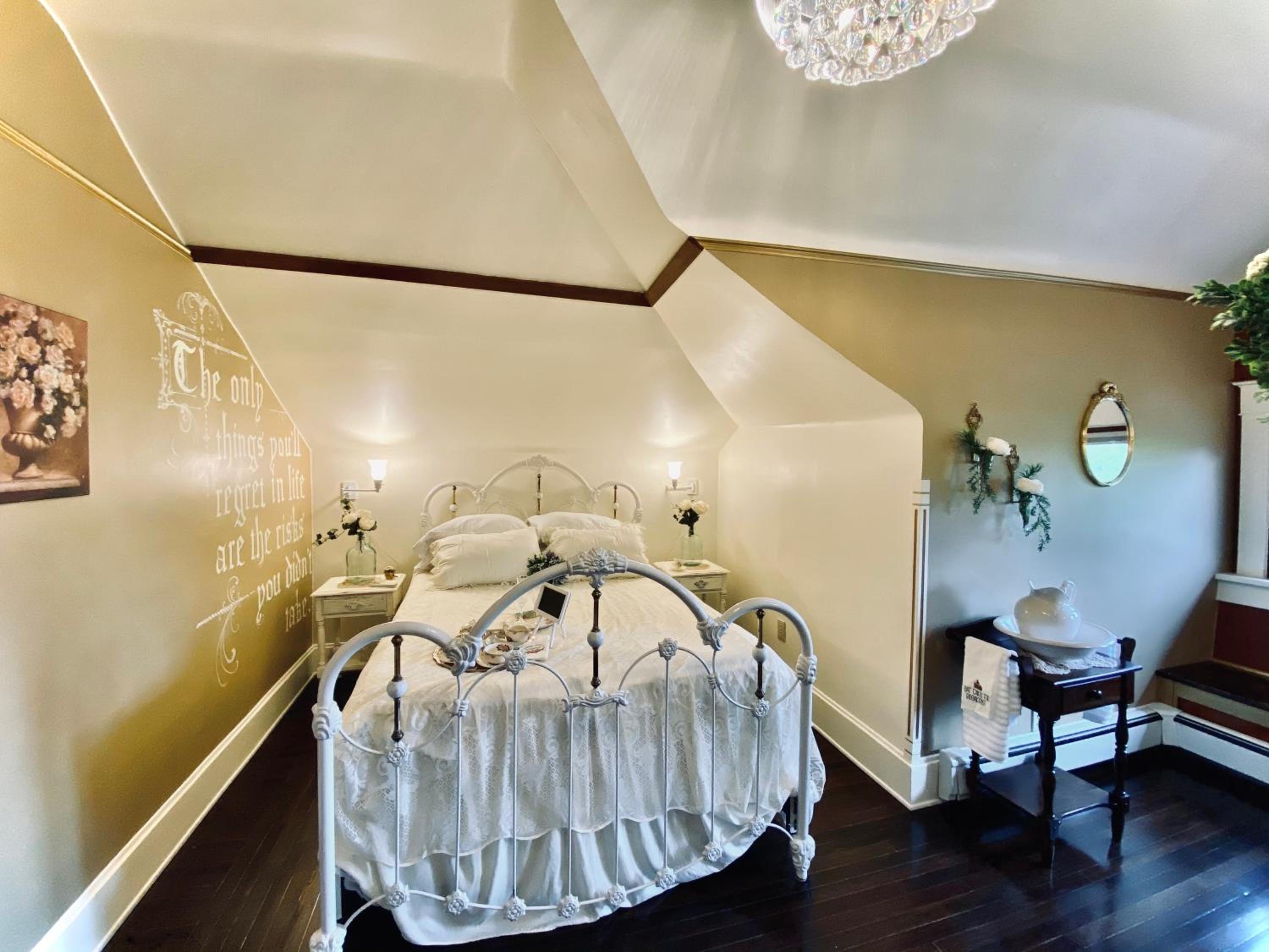 Suite with Spa Bath - Photo 3