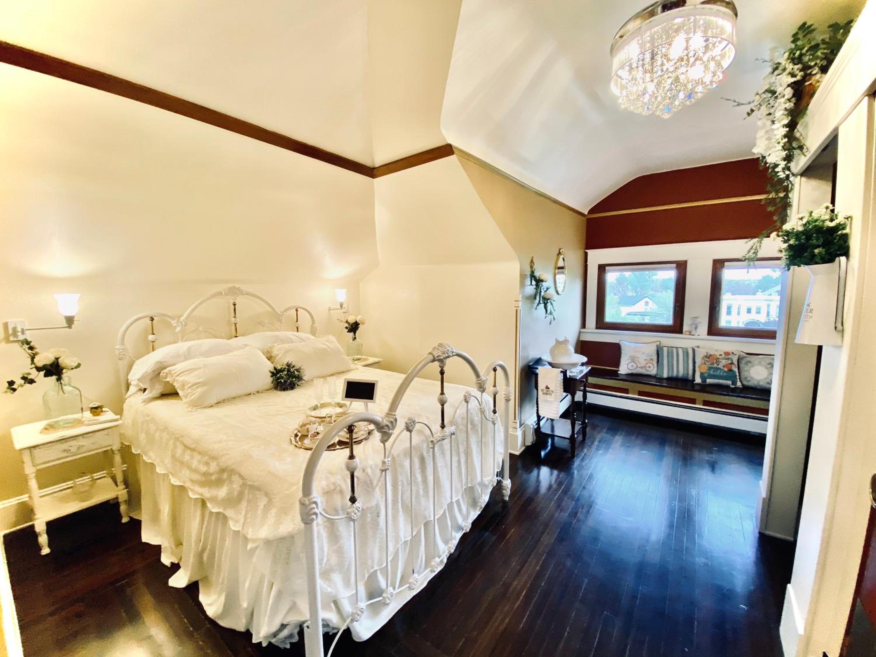 Suite with Spa Bath - Photo 1