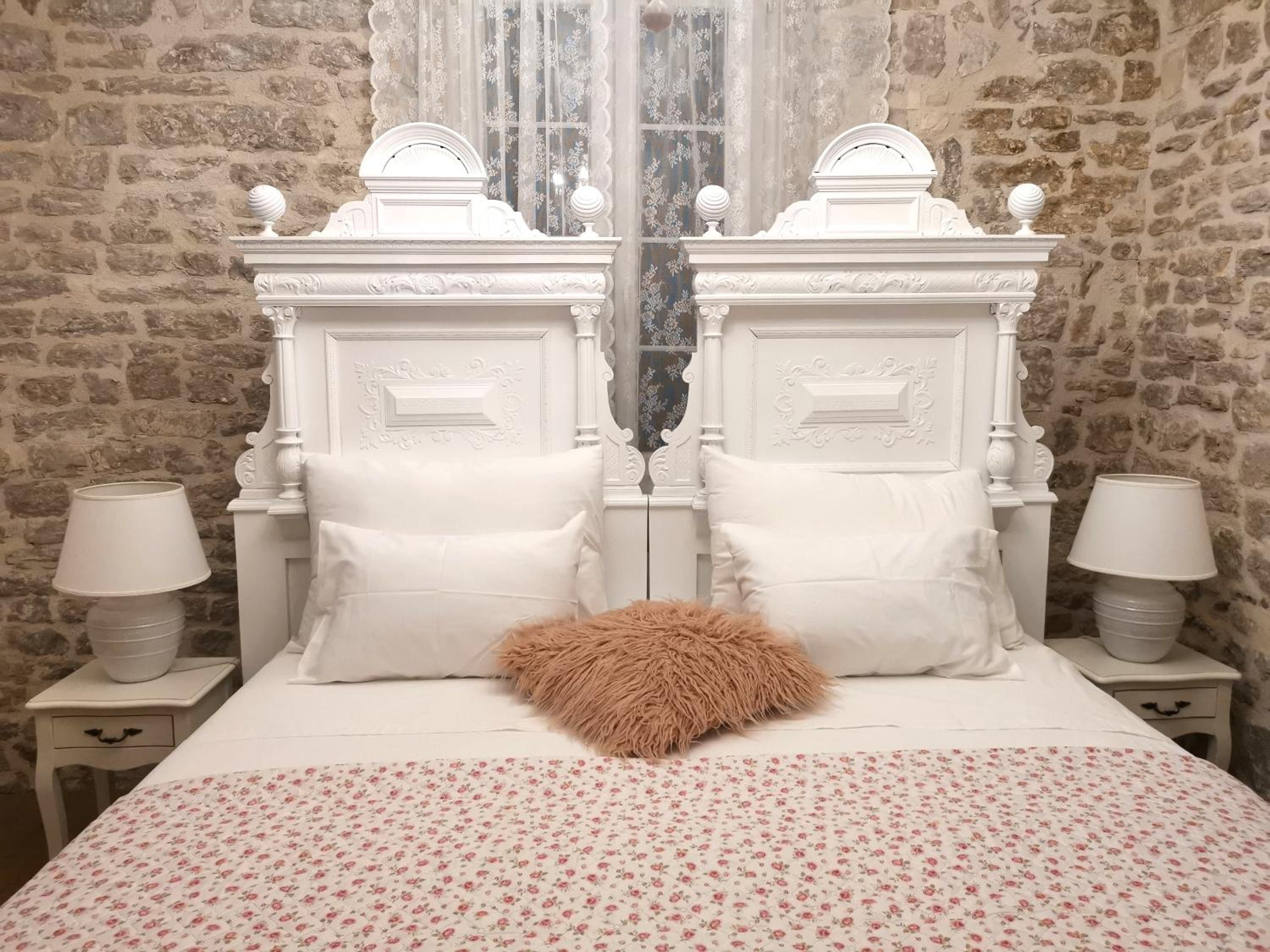 Double Room - Photo 8