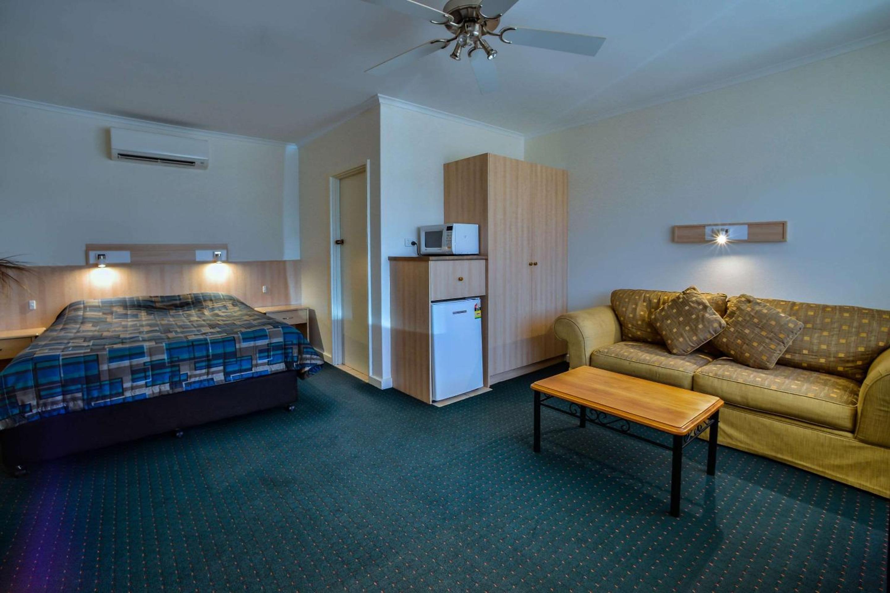 Standard Queen Room - Photo 9